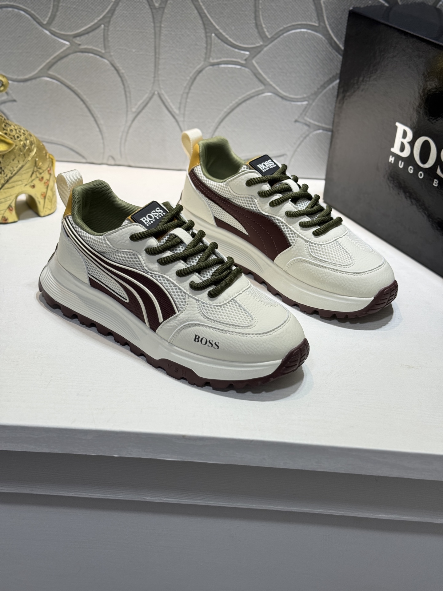 NO:888277,[Real price] [BOSS] C sports men's shoes, this model is the official classic model, 1:1 quality, made by famous original factory, upper cowhide with mesh mesh lining. Perfect last shape, generous and fashionable design, attracting many consumers, suitable for drivers to drive, what they want is the highest quality Size38-44 in the market,,cowhide19860909【实价】【BOSS】C运动男鞋,本款是官方主打经典款,1:1质量,原厂名师制作,鞋面牛皮配网布网布内里.完美楦型,大方时尚的设计,吸引了众多消费者的追捧,适合司机驾车行驶,要的就是市场最高品质Size38-44,,cowhide,Men's shoes