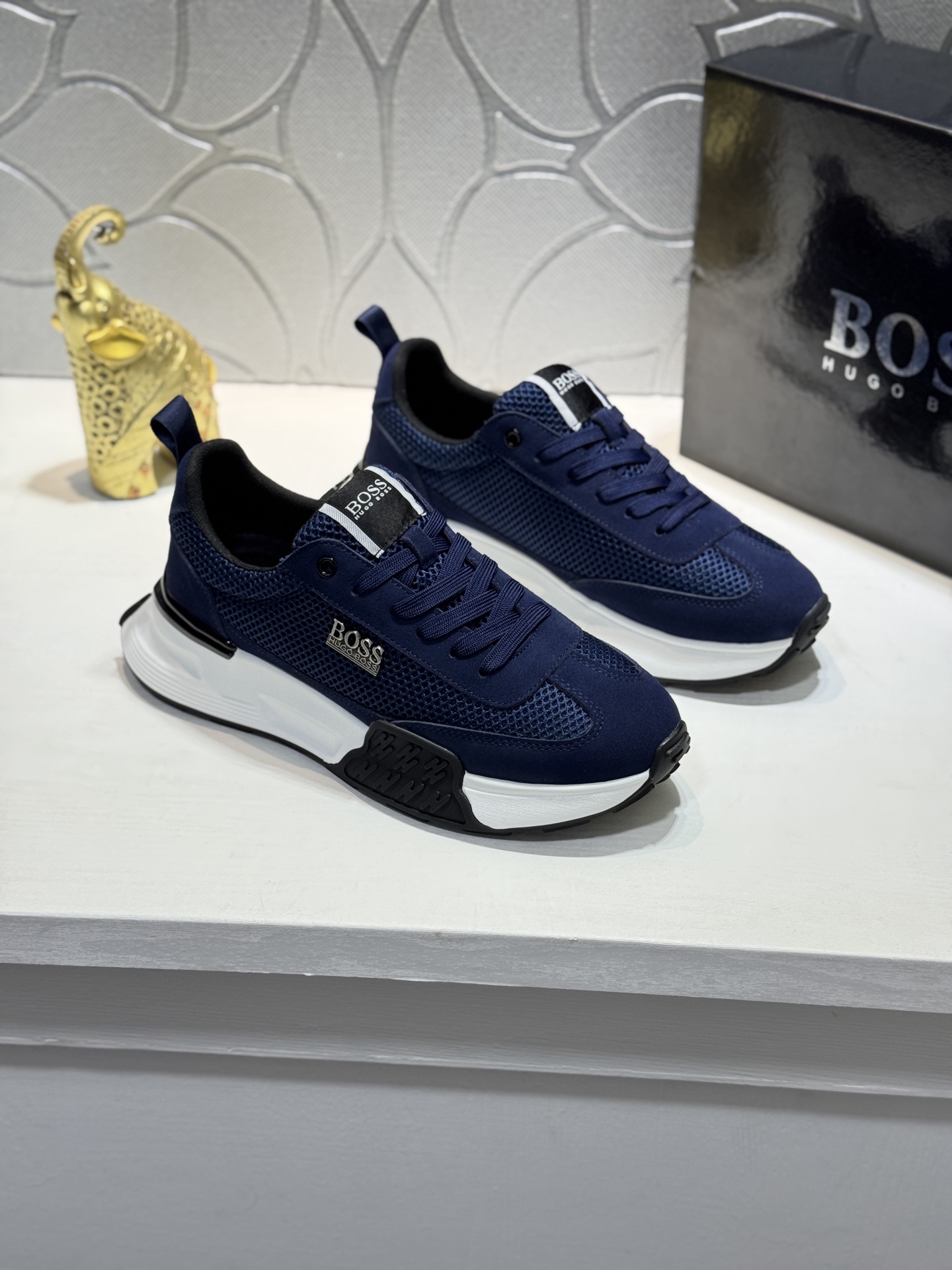 NO:888823,[Real price] [BOSS] C sports men's shoes, this model is the official classic model, 1:1 quality, made by famous original factory, mesh upper and mesh lining. Perfect last shape, generous and fashionable design, attracting many consumers, suitable for drivers to drive, what they want is the highest quality in the market Size38-44 (45 is custom-made and non-returnable,19860909【实价】【BOSS】C运动男鞋,本款是官方主打经典款,1:1质量,原厂名师制作,鞋面网布网布内里.完美楦型,大方时尚的设计,吸引了众多消费者的追捧,适合司机驾车行驶,要的就是市场最高品质 Size38-44（45定做不退换,,Men's shoes