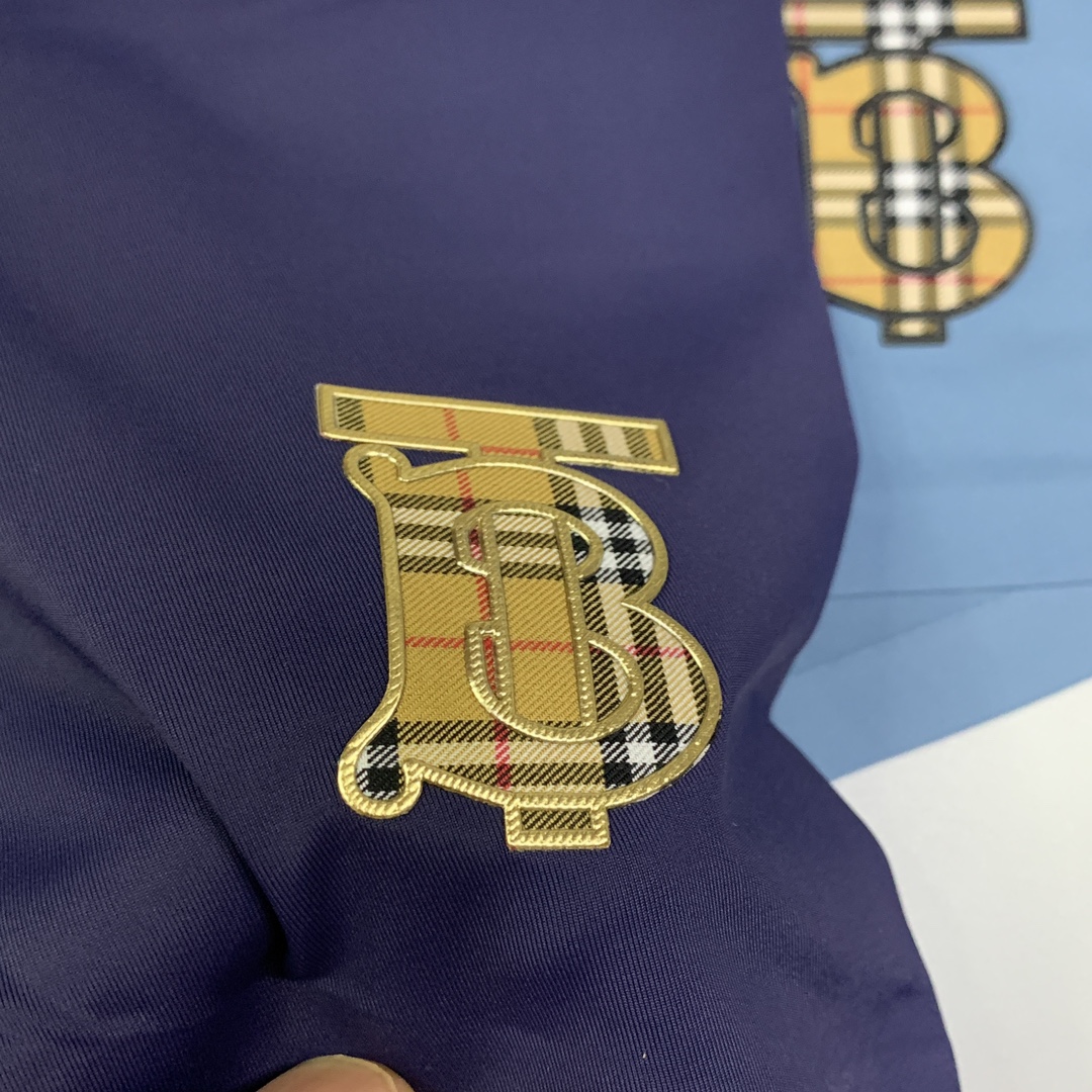 🔥🔥🔥巴宝莉 夏日新品 经典🌈lougo轻薄透设计，采用进口轻薄冰丝 轻薄透气丝滑 无痕裁剪 穿着无束缚