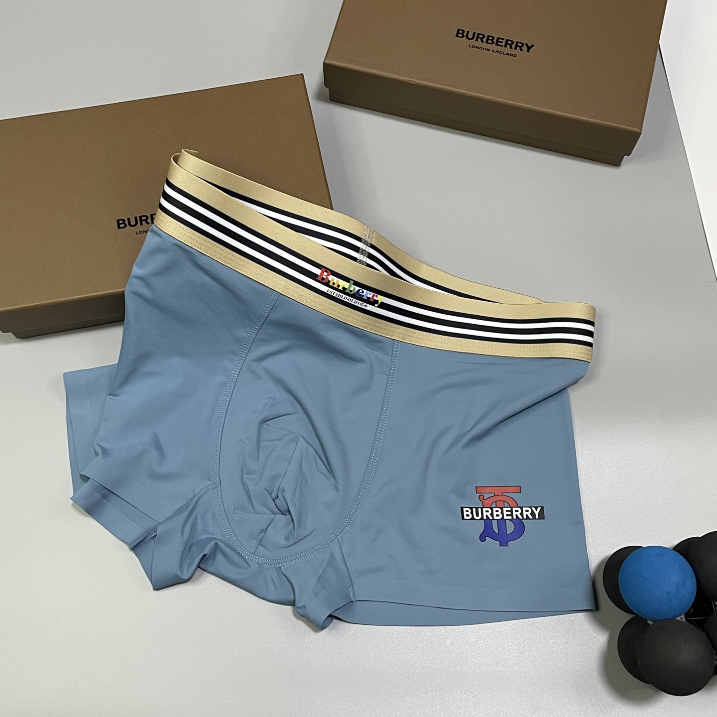 🔥🔥🔥巴宝莉 2025新品 经典lougo设计，采用进口冰丝面料轻薄透气丝滑 无痕裁剪 穿着无束缚感 触