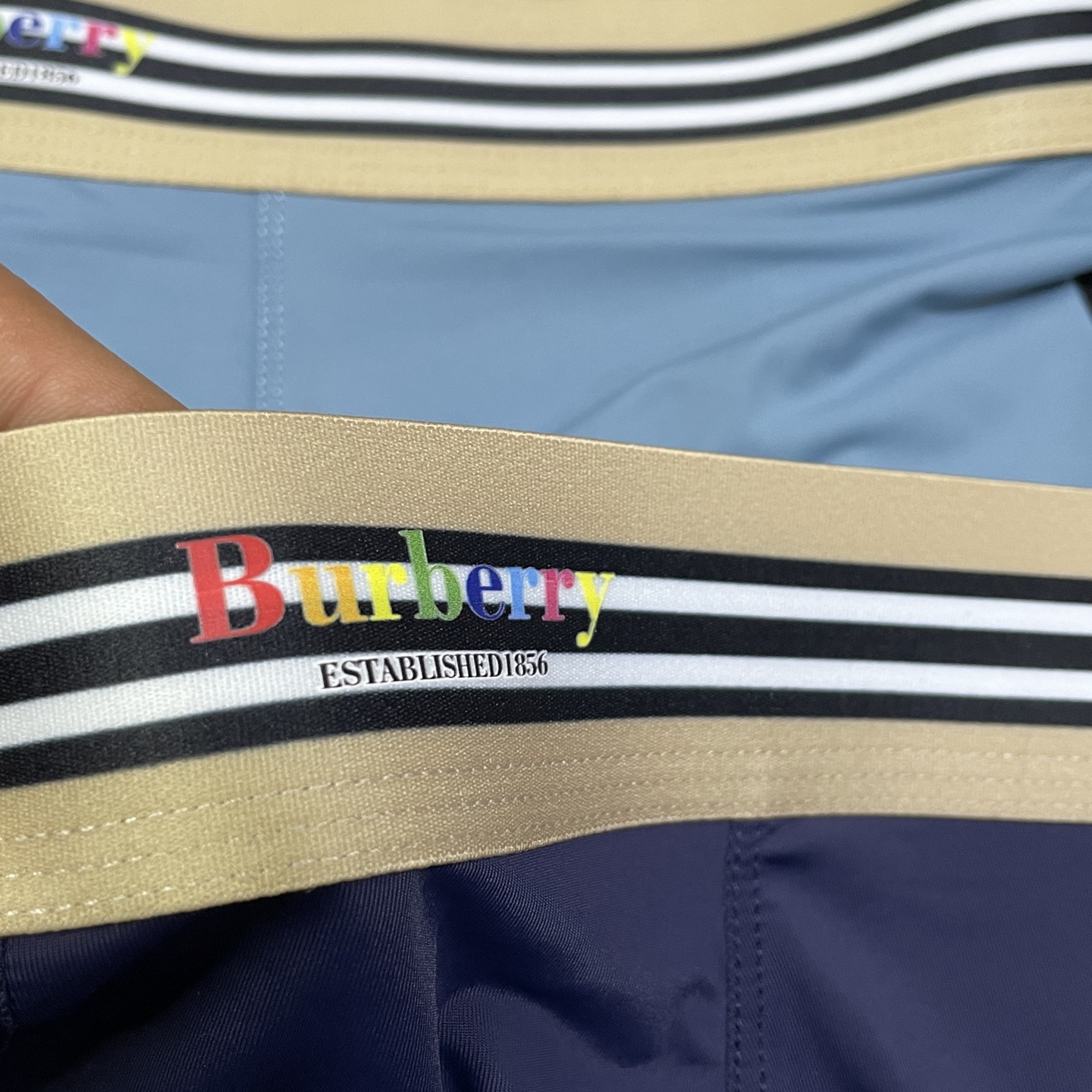 🔥🔥🔥巴宝莉 2025新品 经典lougo设计，采用进口冰丝面料轻薄透气丝滑 无痕裁剪 穿着无束缚感 触