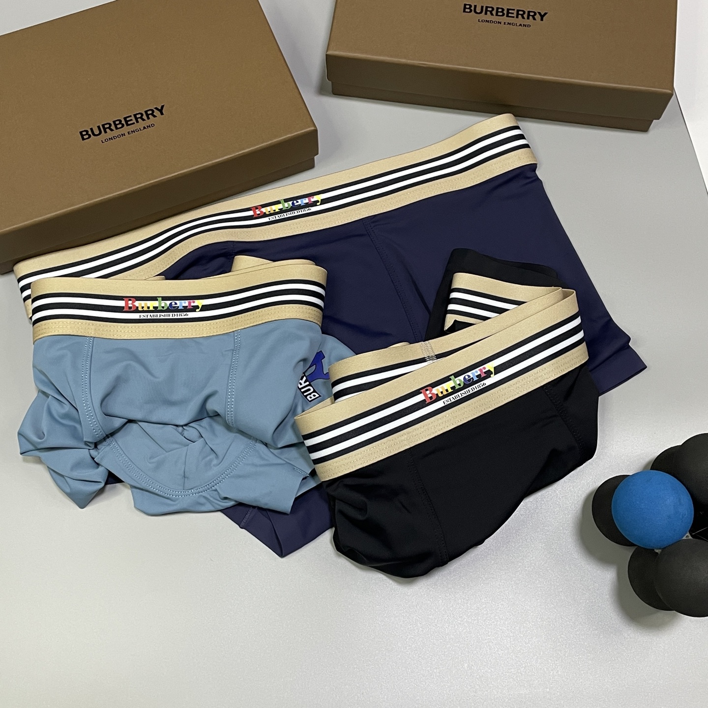 🔥🔥🔥巴宝莉 2025新品 经典lougo设计，采用进口冰丝面料轻薄透气丝滑 无痕裁剪 穿着无束缚感 触