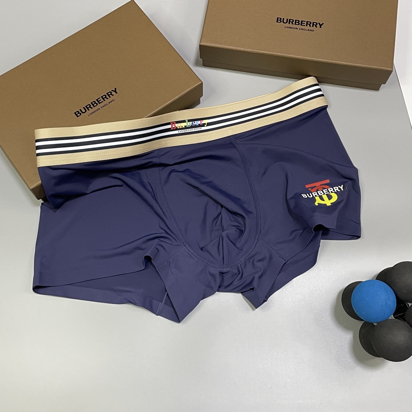 🔥🔥🔥巴宝莉 2025新品 经典lougo设计，采用进口冰丝面料轻薄透气丝滑 无痕裁剪 穿着无束缚感 触