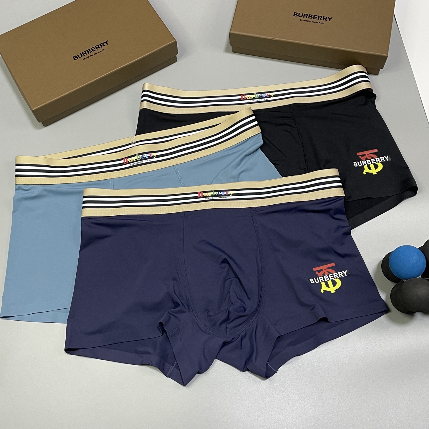 🔥🔥🔥巴宝莉 2025新品 经典lougo设计，采用进口冰丝面料轻薄透气丝滑 无痕裁剪 穿着无束缚感 触