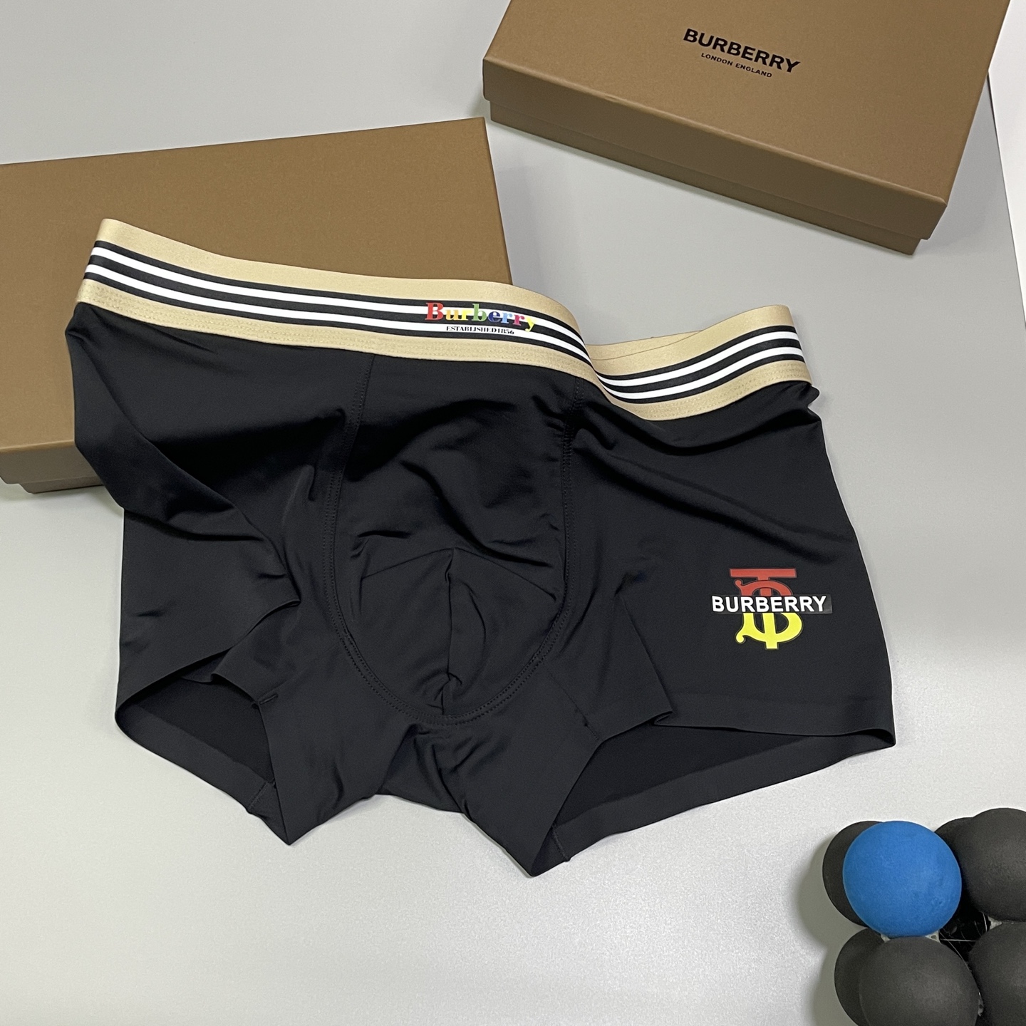 🔥🔥🔥巴宝莉 2025新品 经典lougo设计，采用进口冰丝面料轻薄透气丝滑 无痕裁剪 穿着无束缚感 触