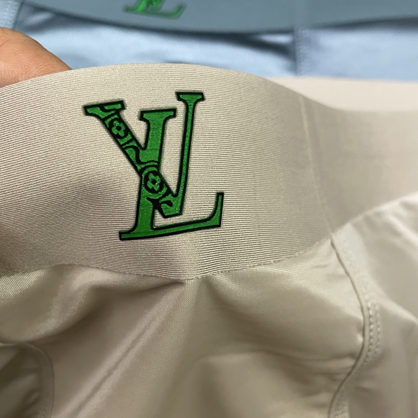 🔥🔥🔥新品！LV男士内裤！ 外贸公司合作订单，经典立体植绒logo印标 轻薄透设计，采用进口桑蚕丝绸缎面