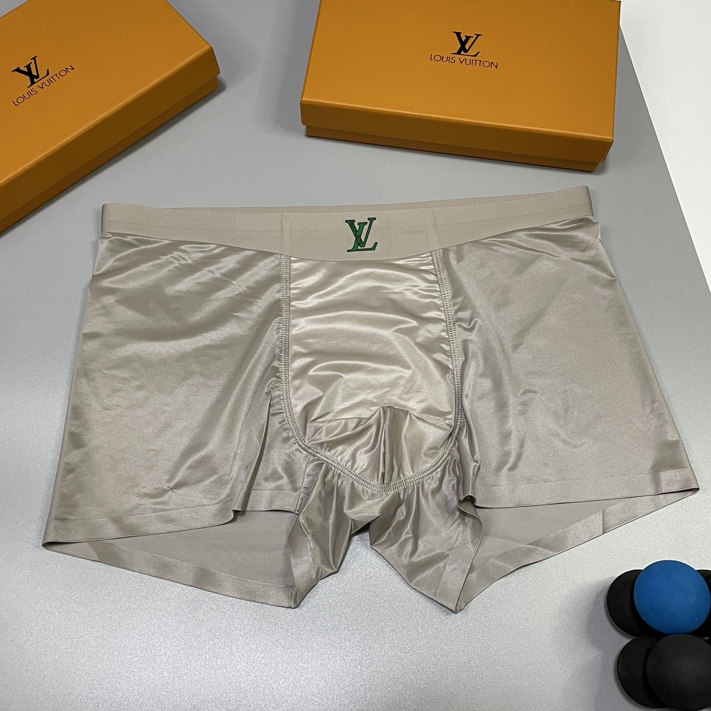 🔥🔥🔥新品！LV男士内裤！ 外贸公司合作订单，经典立体植绒logo印标 轻薄透设计，采用进口桑蚕丝绸缎面