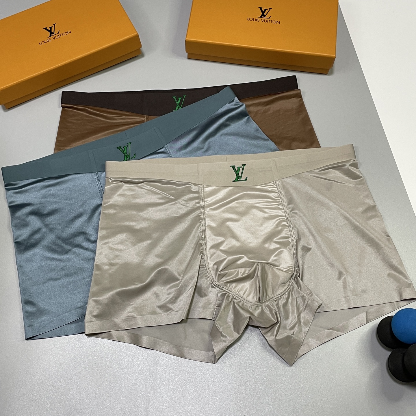 🔥🔥🔥新品！LV男士内裤！ 外贸公司合作订单，经典立体植绒logo印标 轻薄透设计，采用进口桑蚕丝绸缎面