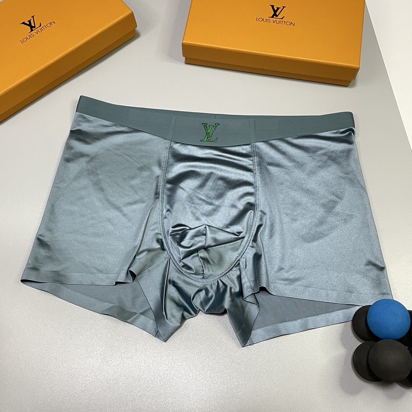 🔥🔥🔥新品！LV男士内裤！ 外贸公司合作订单，经典立体植绒logo印标 轻薄透设计，采用进口桑蚕丝绸缎面