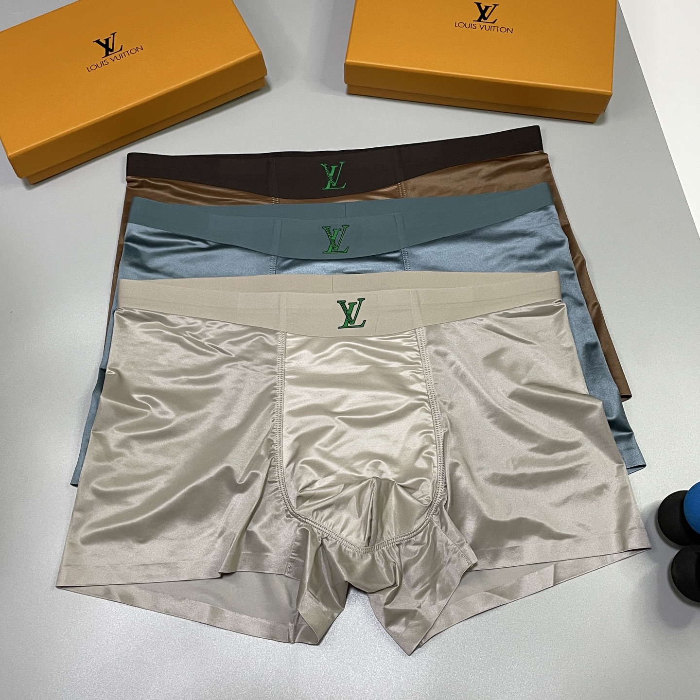 🔥🔥🔥新品！LV男士内裤！ 外贸公司合作订单，经典立体植绒logo印标 轻薄透设计，采用进口桑蚕丝绸缎面