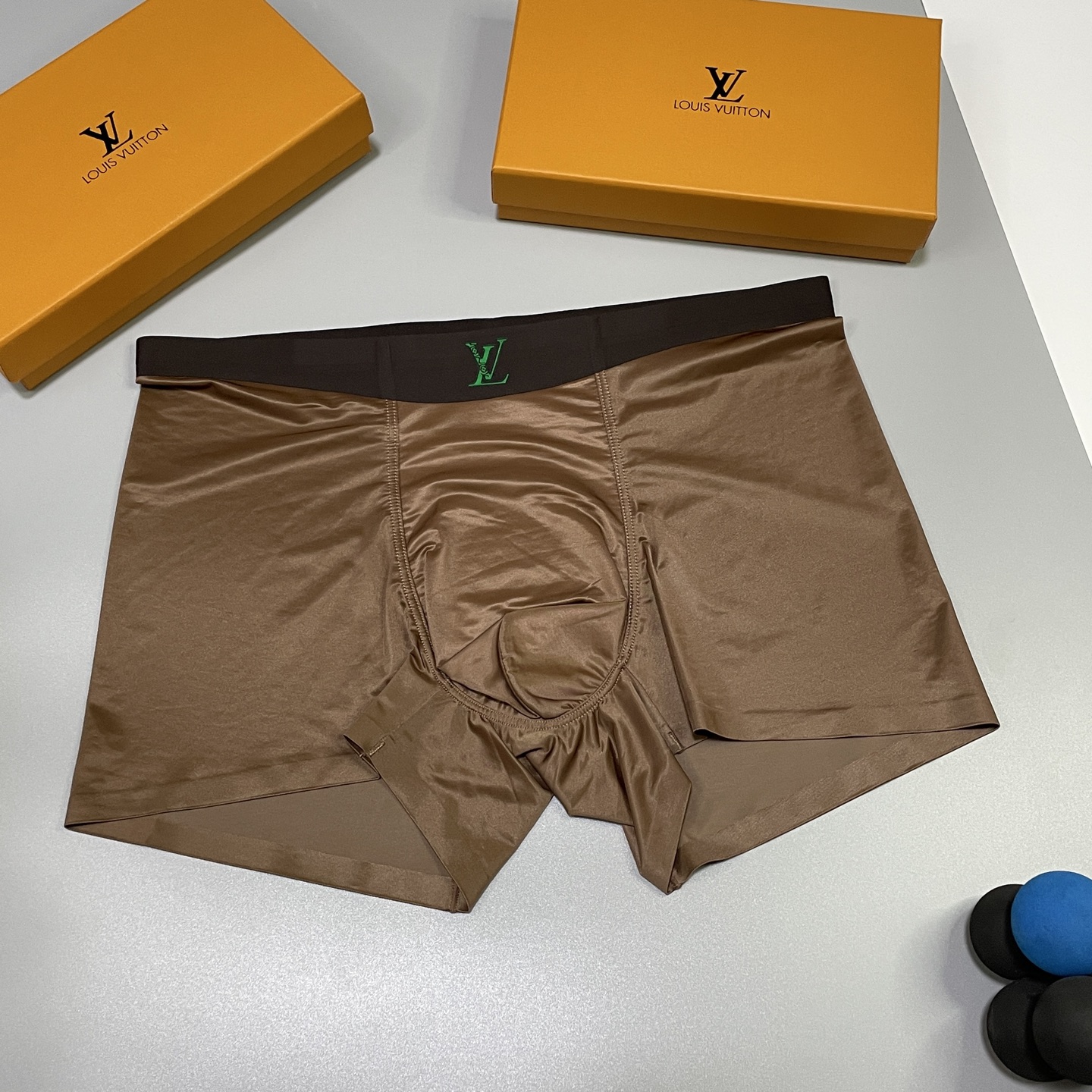 🔥🔥🔥新品！LV男士内裤！ 外贸公司合作订单，经典立体植绒logo印标 轻薄透设计，采用进口桑蚕丝绸缎面