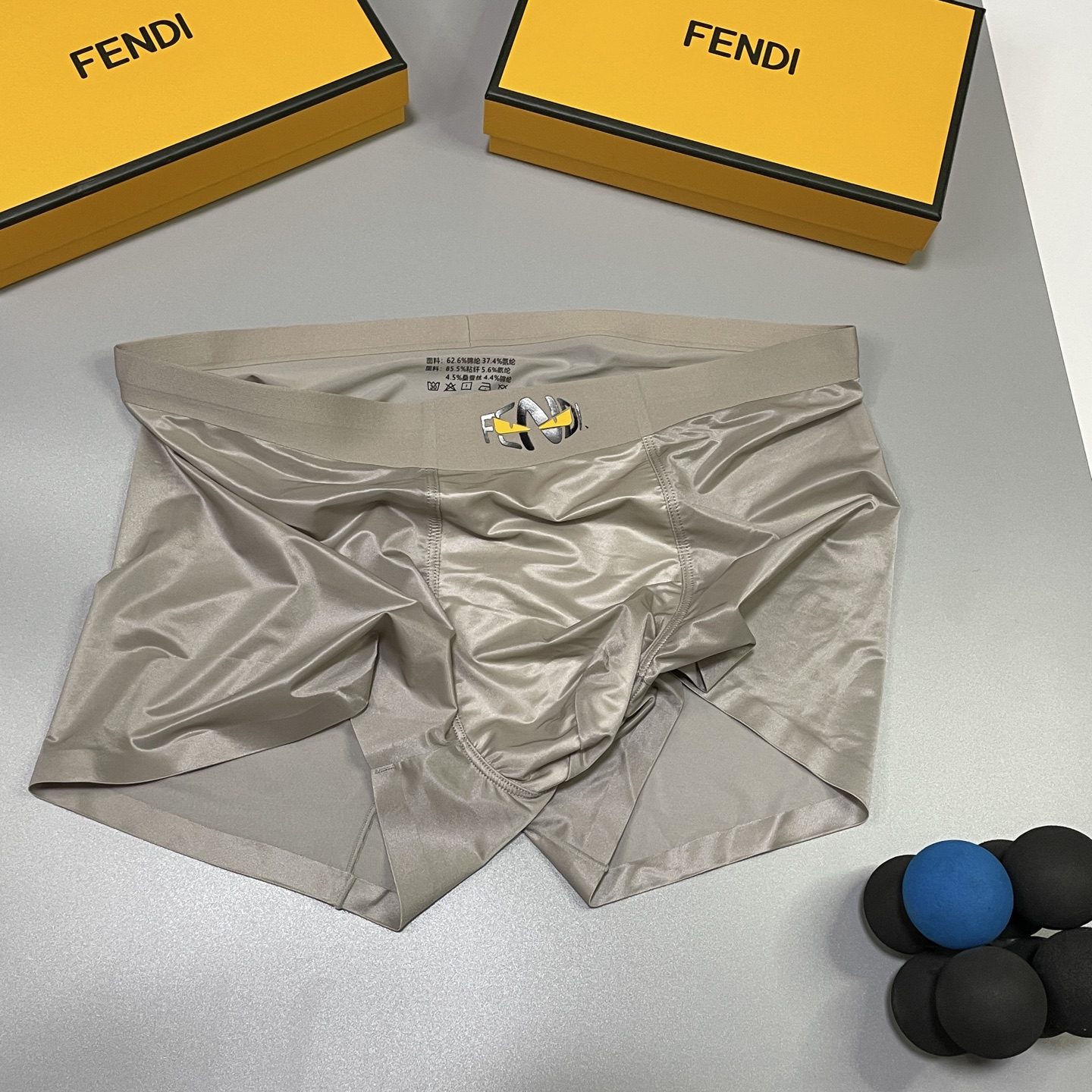 🔥🔥🔥新品！芬迪男士内裤！ 外贸公司合作订单，经典立体硅胶logo印标 轻薄透设计，采用进口桑蚕丝绸缎面