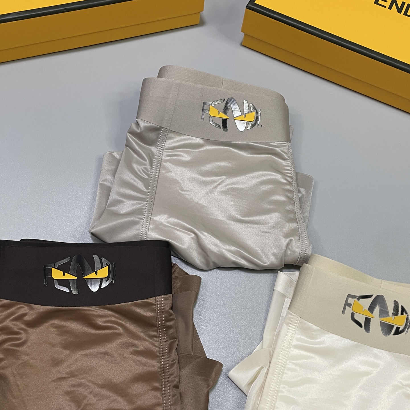 🔥🔥🔥新品！芬迪男士内裤！ 外贸公司合作订单，经典立体硅胶logo印标 轻薄透设计，采用进口桑蚕丝绸缎面