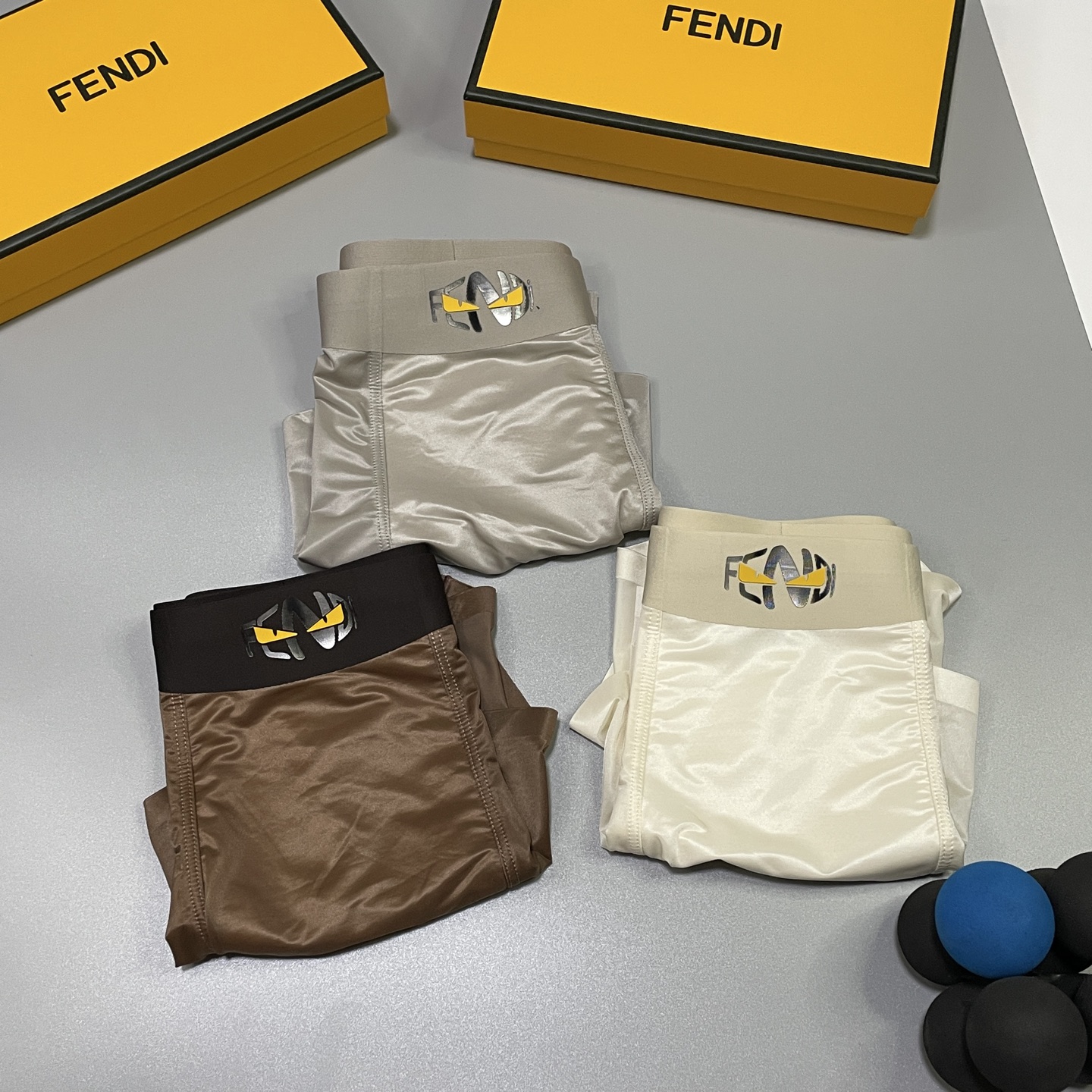 🔥🔥🔥新品！芬迪男士内裤！ 外贸公司合作订单，经典立体硅胶logo印标 轻薄透设计，采用进口桑蚕丝绸缎面