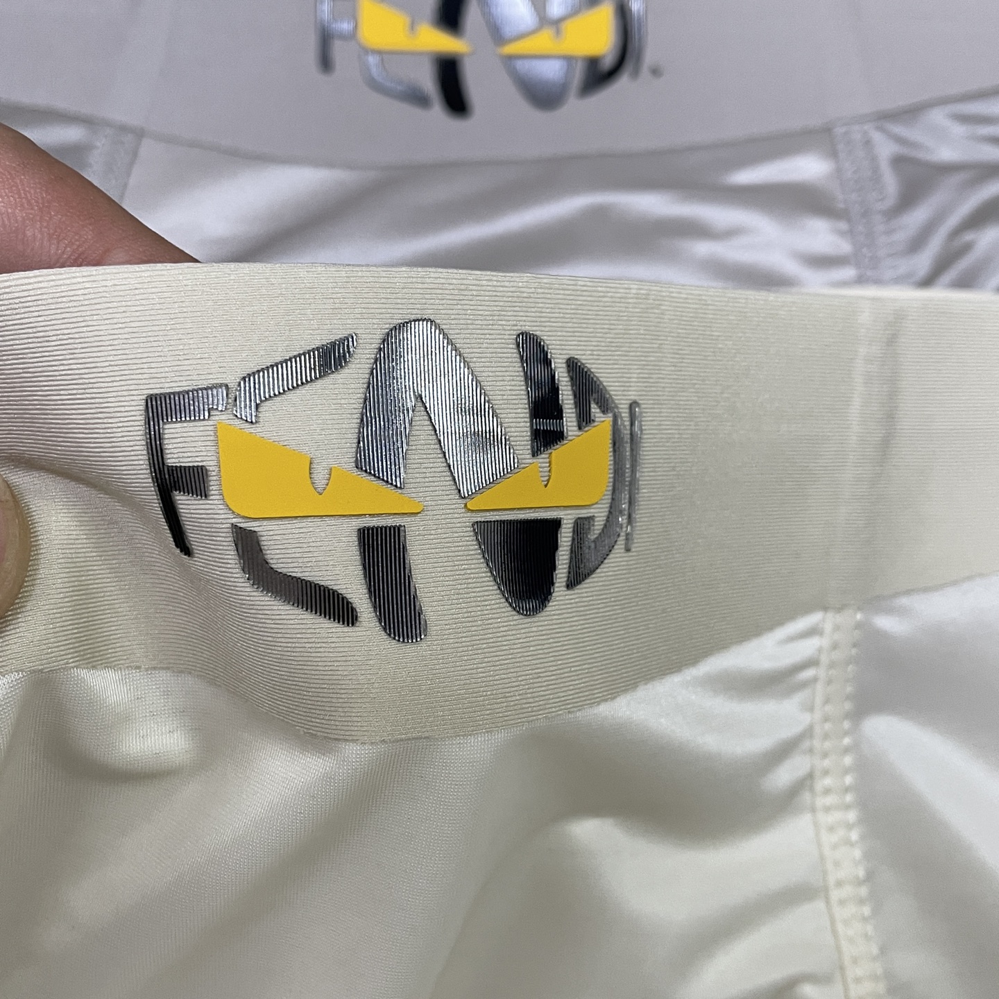 🔥🔥🔥新品！芬迪男士内裤！ 外贸公司合作订单，经典立体硅胶logo印标 轻薄透设计，采用进口桑蚕丝绸缎面