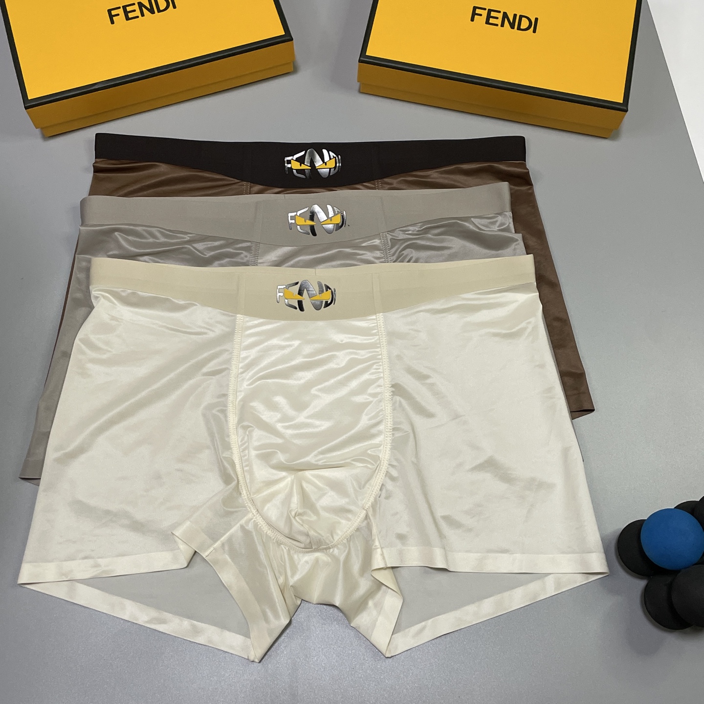🔥🔥🔥新品！芬迪男士内裤！ 外贸公司合作订单，经典立体硅胶logo印标 轻薄透设计，采用进口桑蚕丝绸缎面