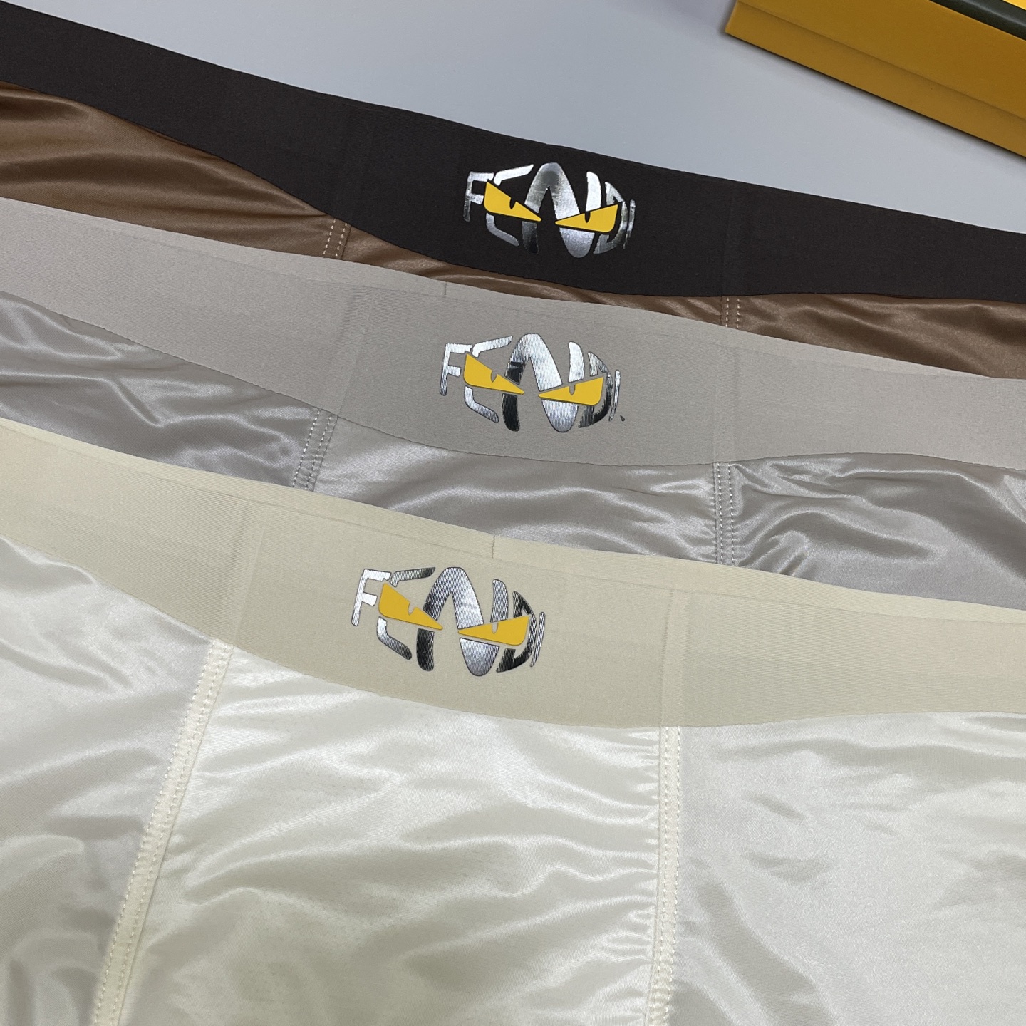 🔥🔥🔥新品！芬迪男士内裤！ 外贸公司合作订单，经典立体硅胶logo印标 轻薄透设计，采用进口桑蚕丝绸缎面