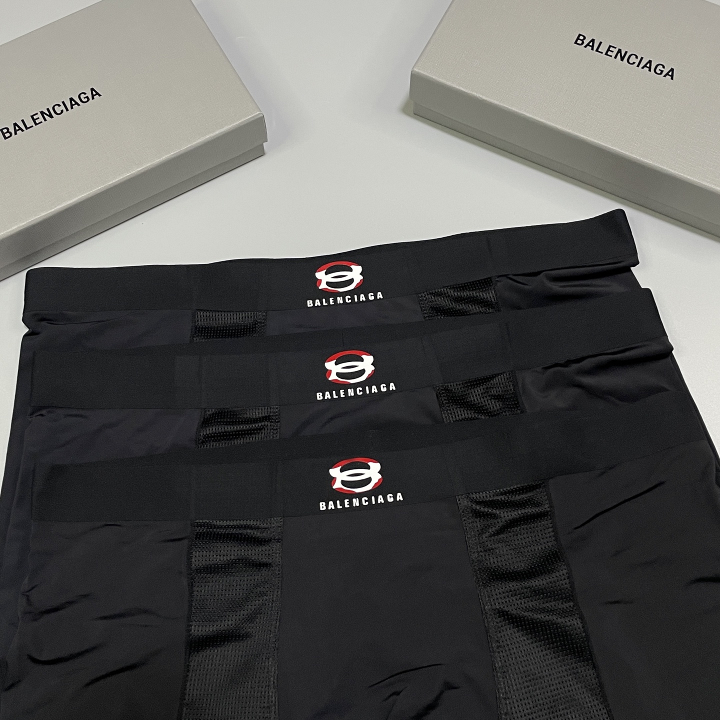 🔥🔥🔥新品！巴黎世家男士内裤！ 外贸公司合作订单，经典立体硅胶logo印标 轻薄透设计，采用进口双面冰丝