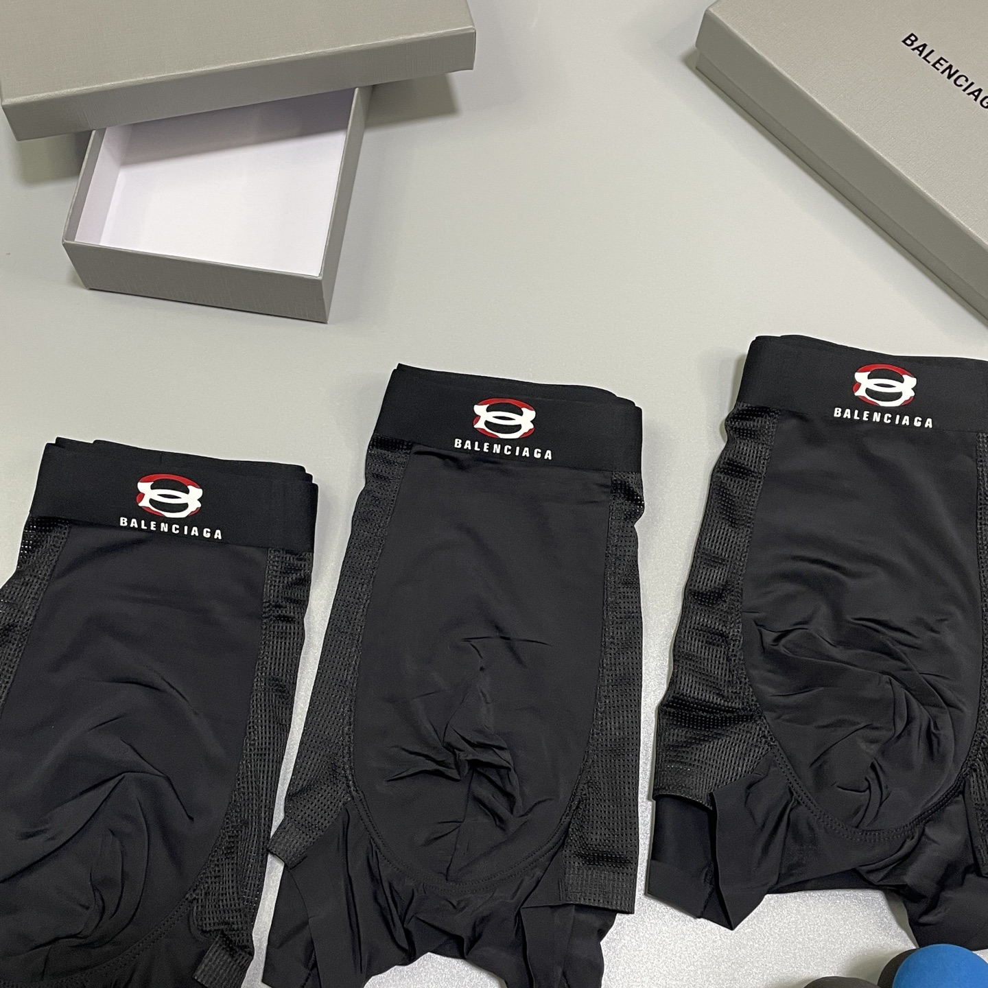 🔥🔥🔥新品！巴黎世家男士内裤！ 外贸公司合作订单，经典立体硅胶logo印标 轻薄透设计，采用进口双面冰丝