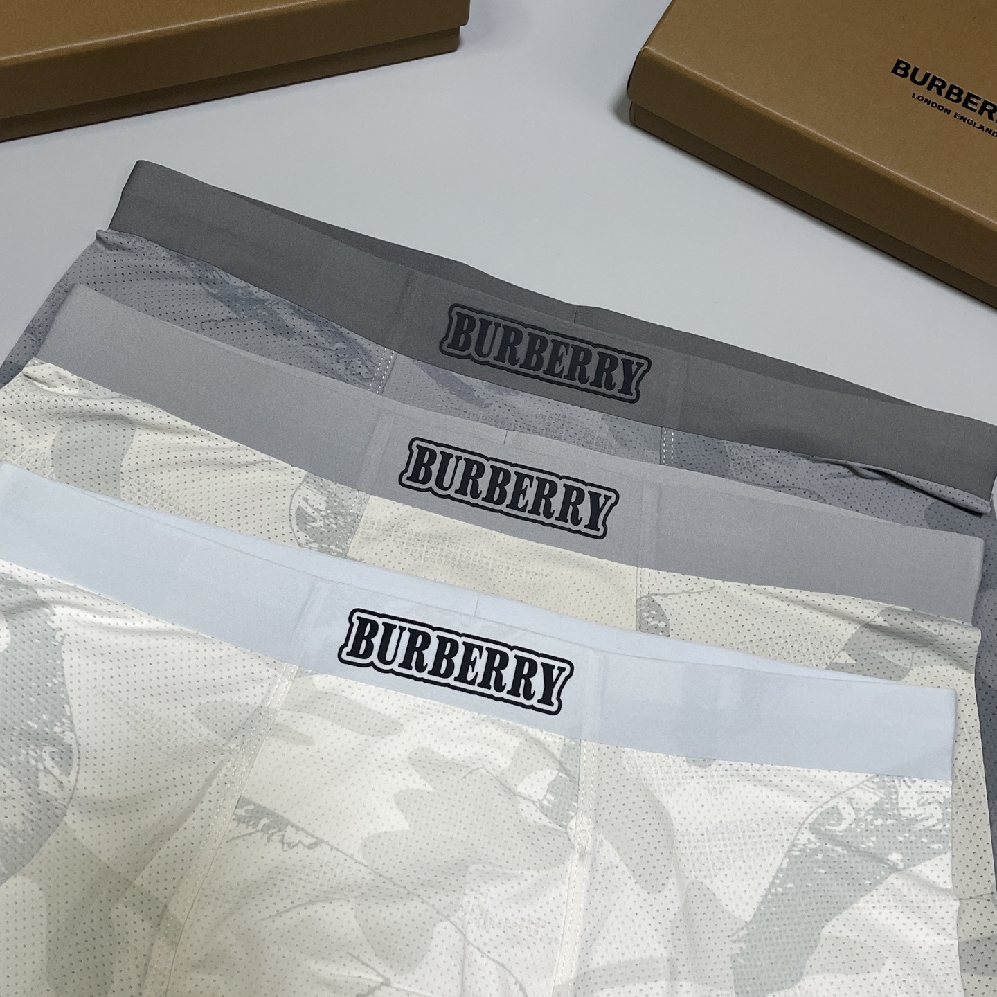 🔥🔥🔥 新品！巴宝莉男士内裤！ 外贸公司合作订单，经典立体硅胶logo印标 轻薄透设计，采用进口冰丝轻薄