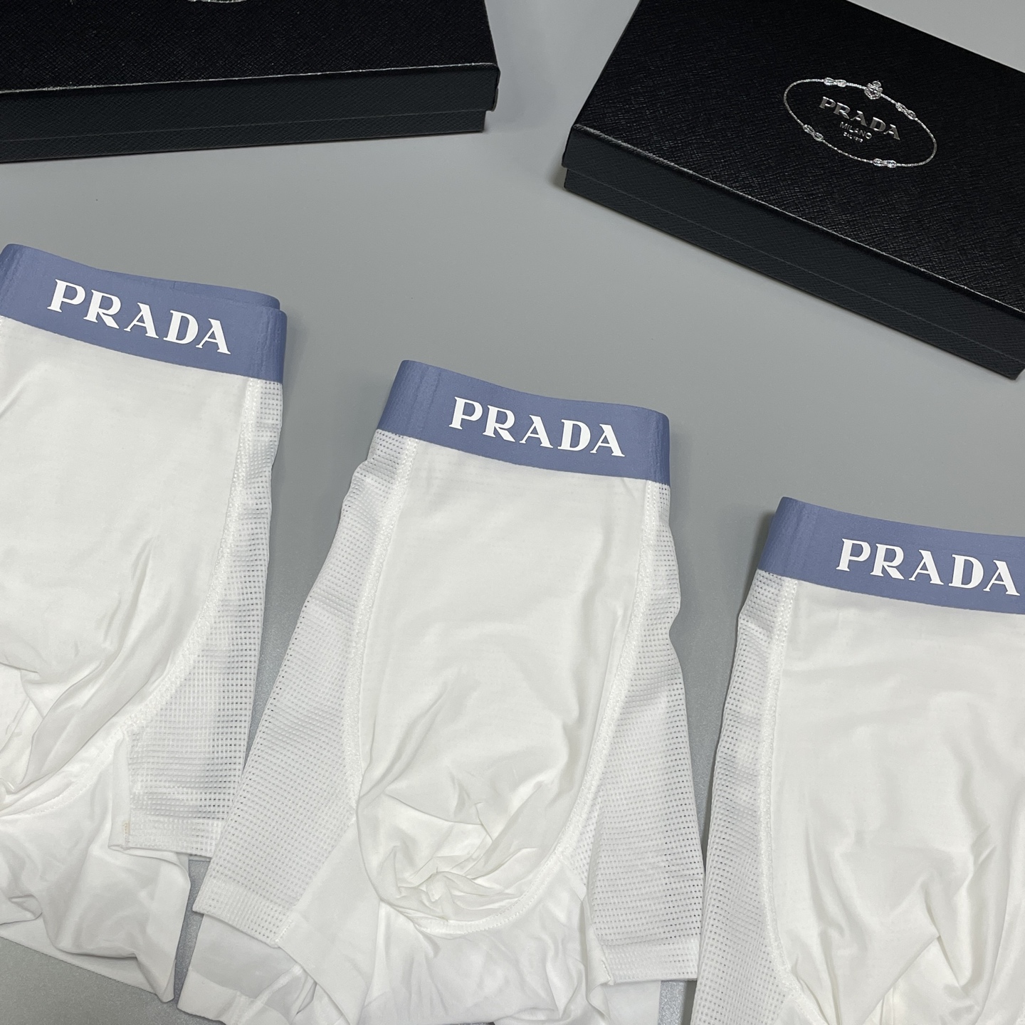 🔥🔥🔥新品！普拉达 男士内裤！ 外贸公司合作订单，经典立体硅胶logo印标 轻薄透设计，采用进口冰丝轻薄