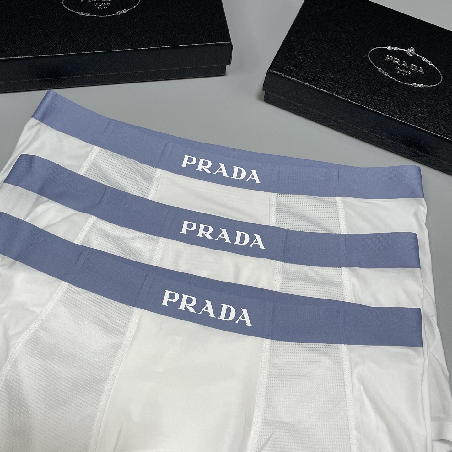 🔥🔥🔥新品！普拉达 男士内裤！ 外贸公司合作订单，经典立体硅胶logo印标 轻薄透设计，采用进口冰丝轻薄