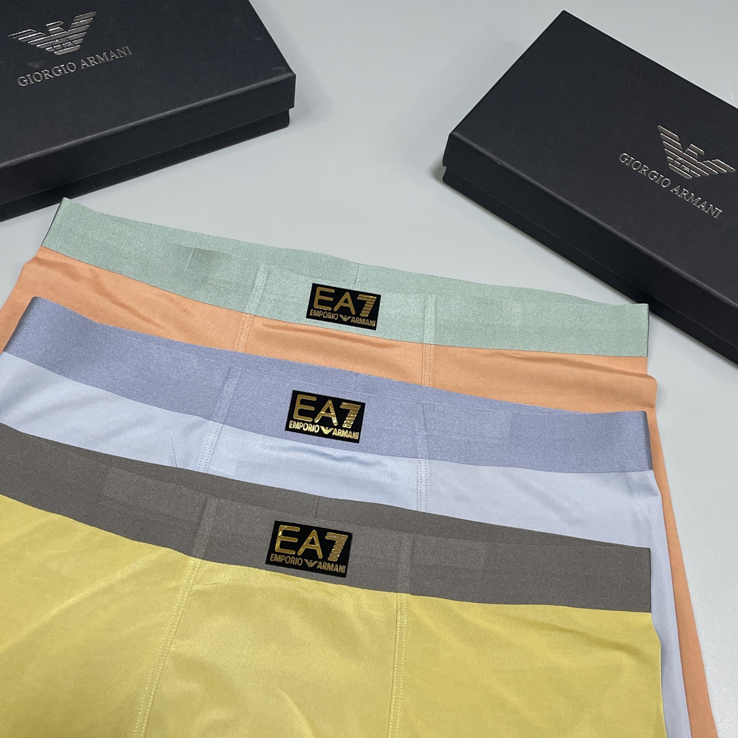 🔥🔥🔥新品！阿玛尼男士内裤！ 外贸公司合作订单，经典立体烫金logo印标 轻薄透设计，采用进口双面冰丝轻