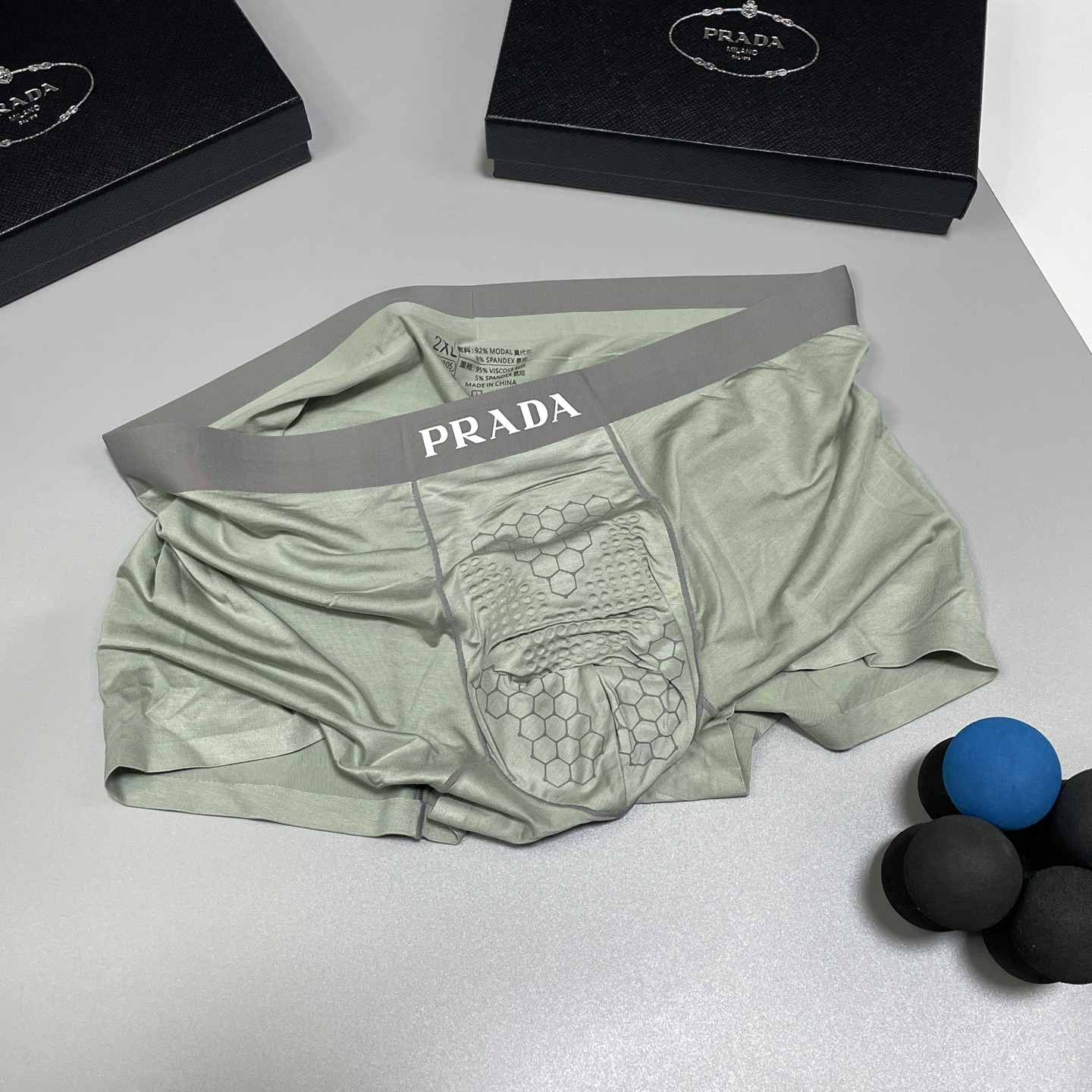 🔥🔥🔥PRADA莫代尔面料爆款到货、专柜立体硅胶Logo订织面料和颜色绝对的原单品质，按摩裆无缝切割工艺