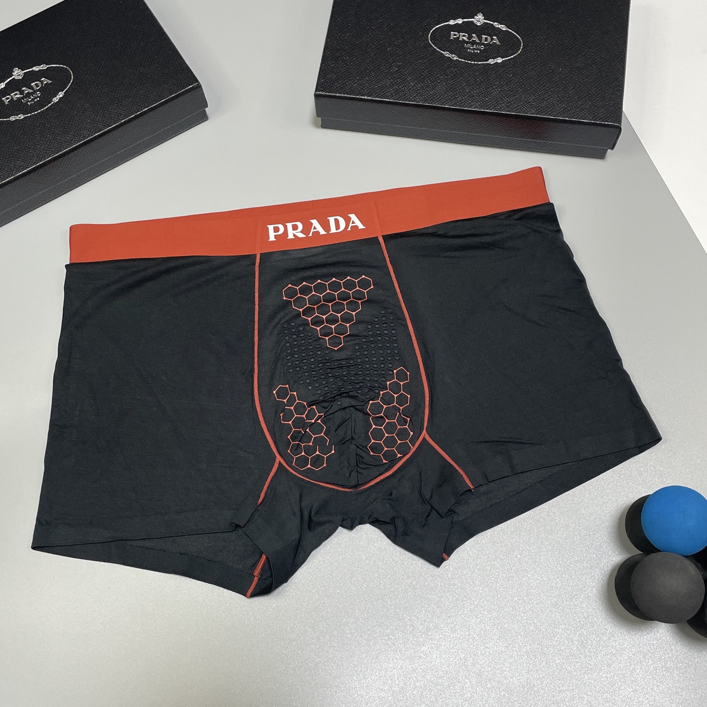 🔥🔥🔥PRADA莫代尔面料爆款到货、专柜立体硅胶Logo订织面料和颜色绝对的原单品质，按摩裆无缝切割工艺