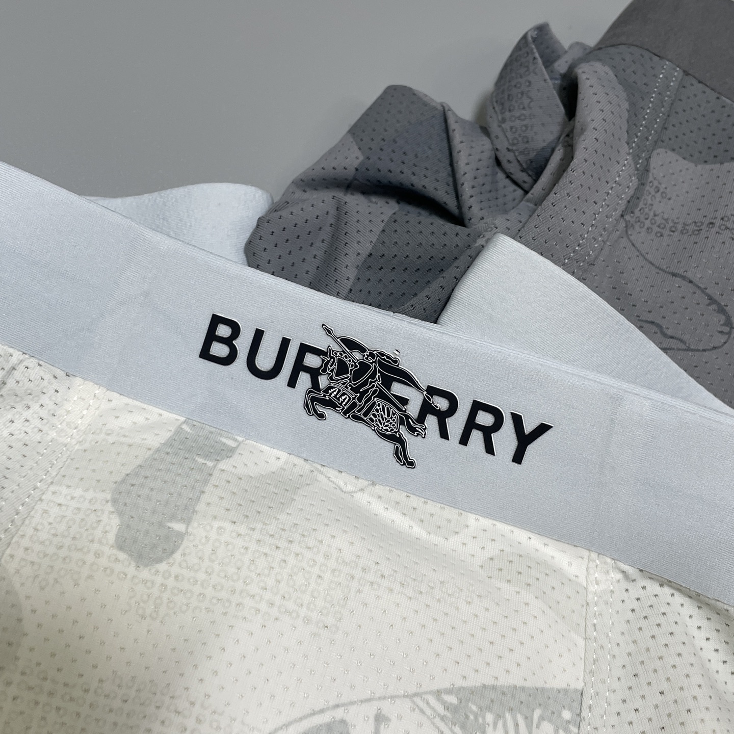 🔥🔥🔥 新品！巴宝莉男士内裤！ 外贸公司合作订单，经典立体硅胶logo印标 轻薄透设计，采用进口冰丝轻薄