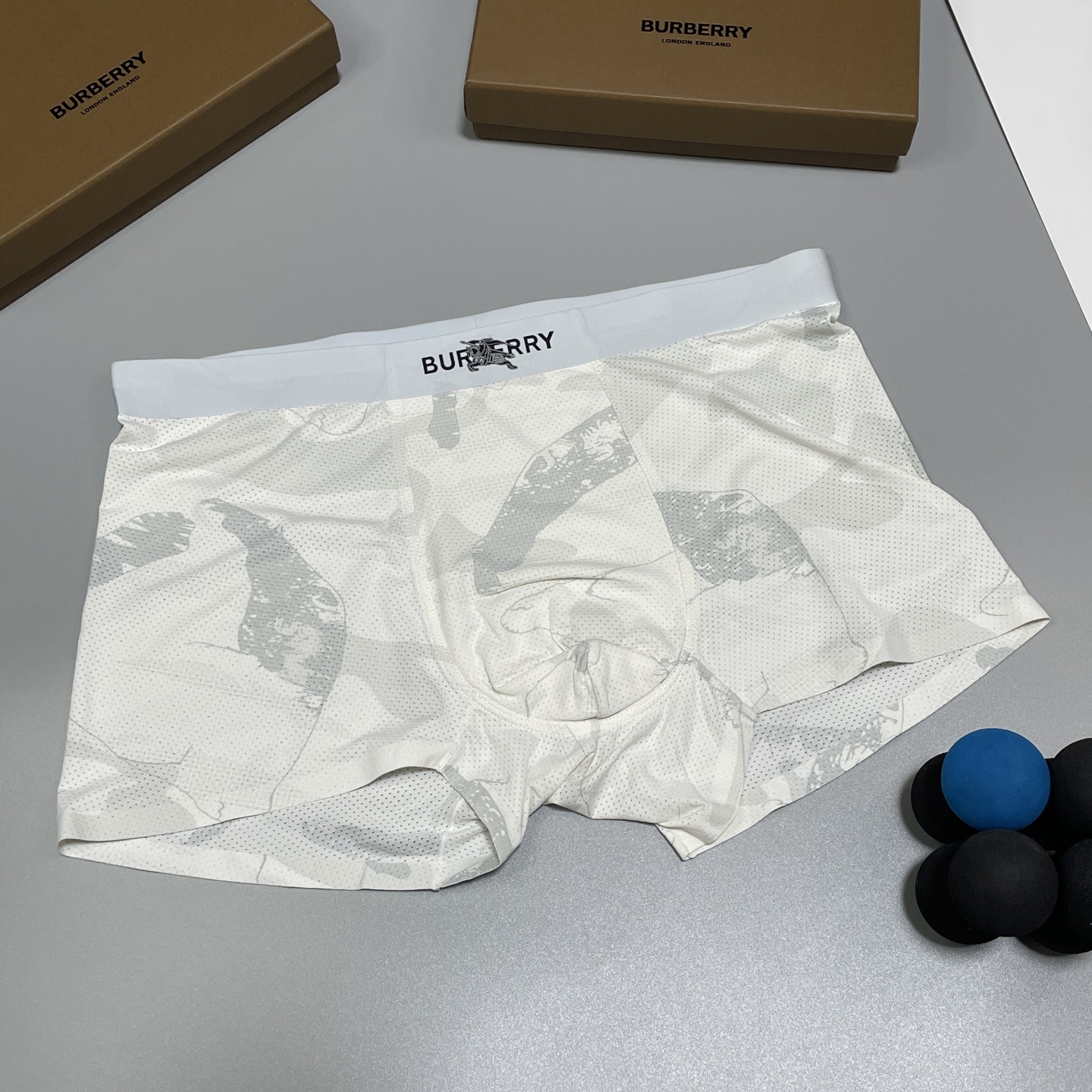 🔥🔥🔥 新品！巴宝莉男士内裤！ 外贸公司合作订单，经典立体硅胶logo印标 轻薄透设计，采用进口冰丝轻薄