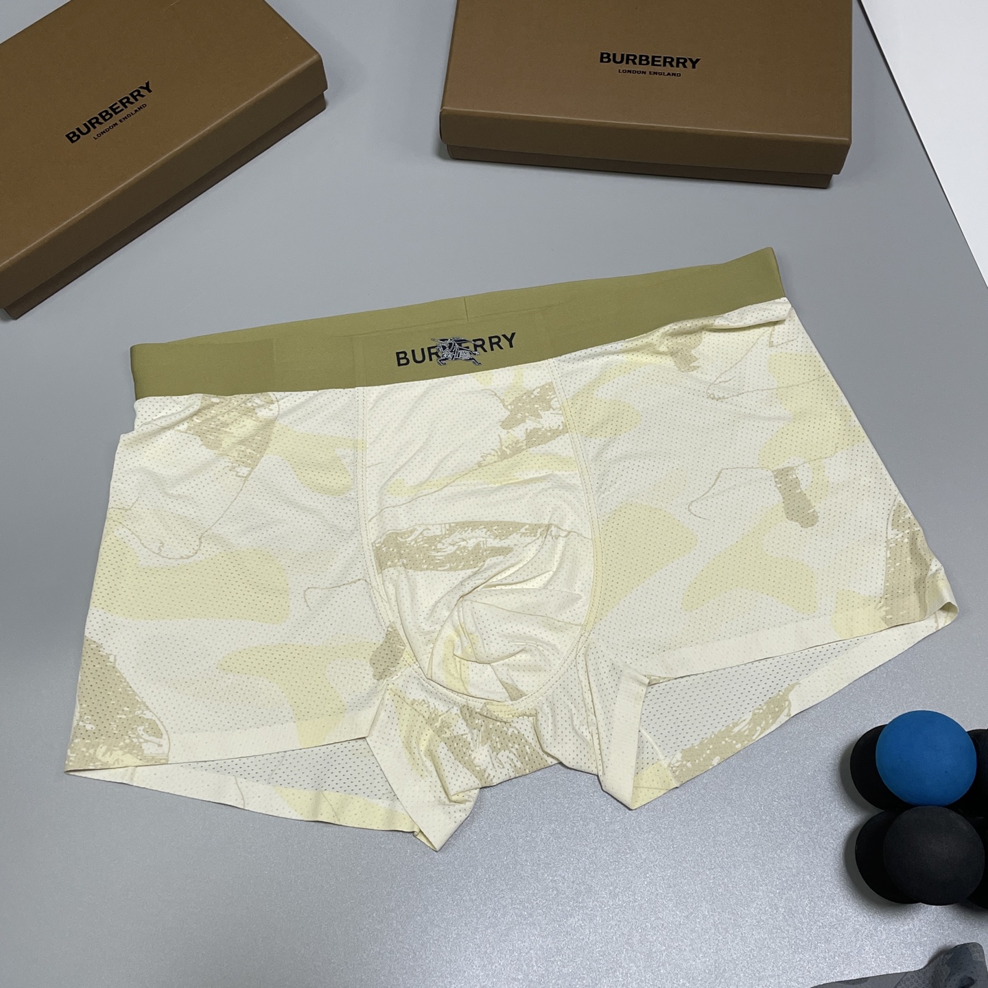 🔥🔥🔥 新品！巴宝莉男士内裤！ 外贸公司合作订单，经典立体硅胶logo印标 轻薄透设计，采用进口冰丝轻薄