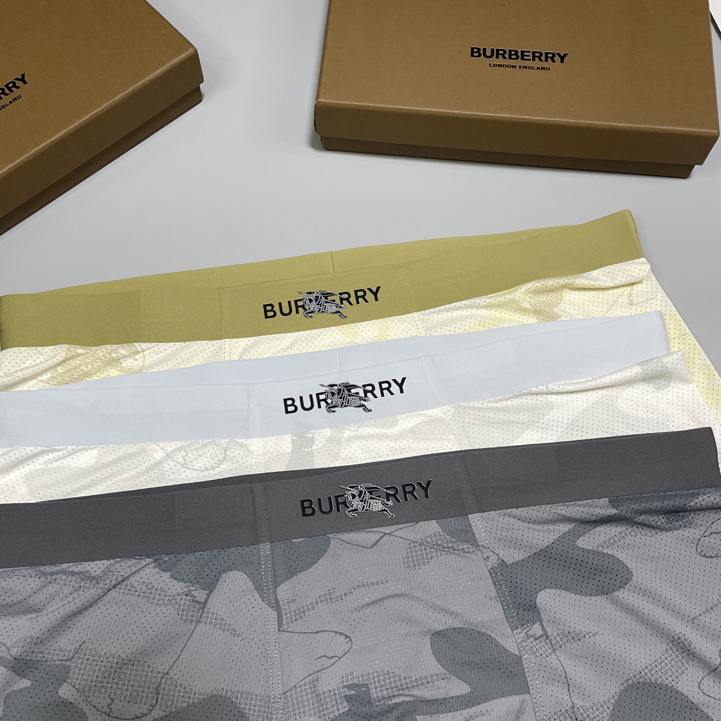 🔥🔥🔥 新品！巴宝莉男士内裤！ 外贸公司合作订单，经典立体硅胶logo印标 轻薄透设计，采用进口冰丝轻薄