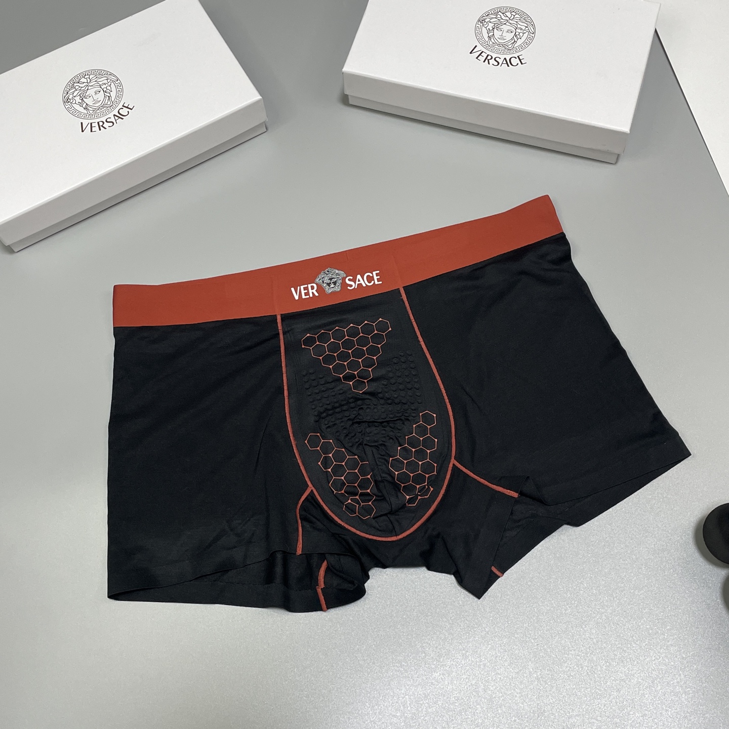 🔥🔥🔥新款 范思哲莫代尔面料爆款到货、专柜立体硅胶Logo订织面料和颜色绝对的原单品质，按摩裆无缝切割工