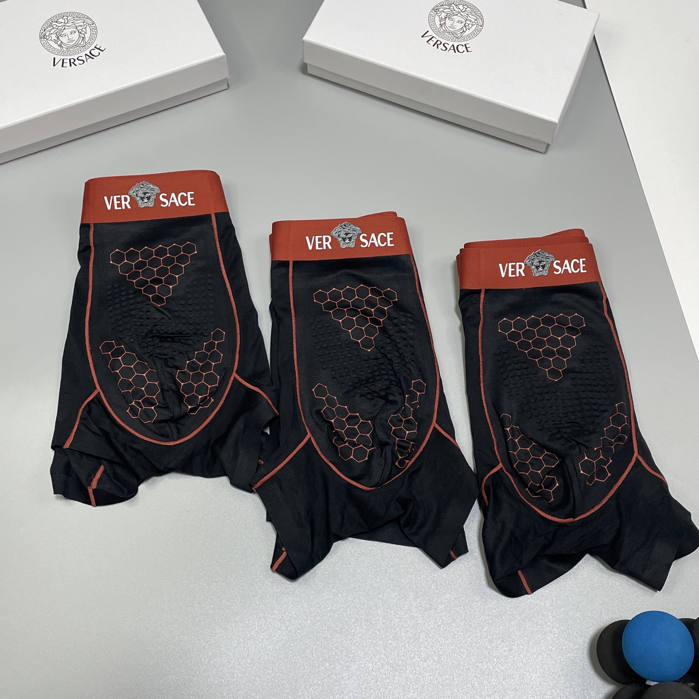 🔥🔥🔥新款 范思哲莫代尔面料爆款到货、专柜立体硅胶Logo订织面料和颜色绝对的原单品质，按摩裆无缝切割工