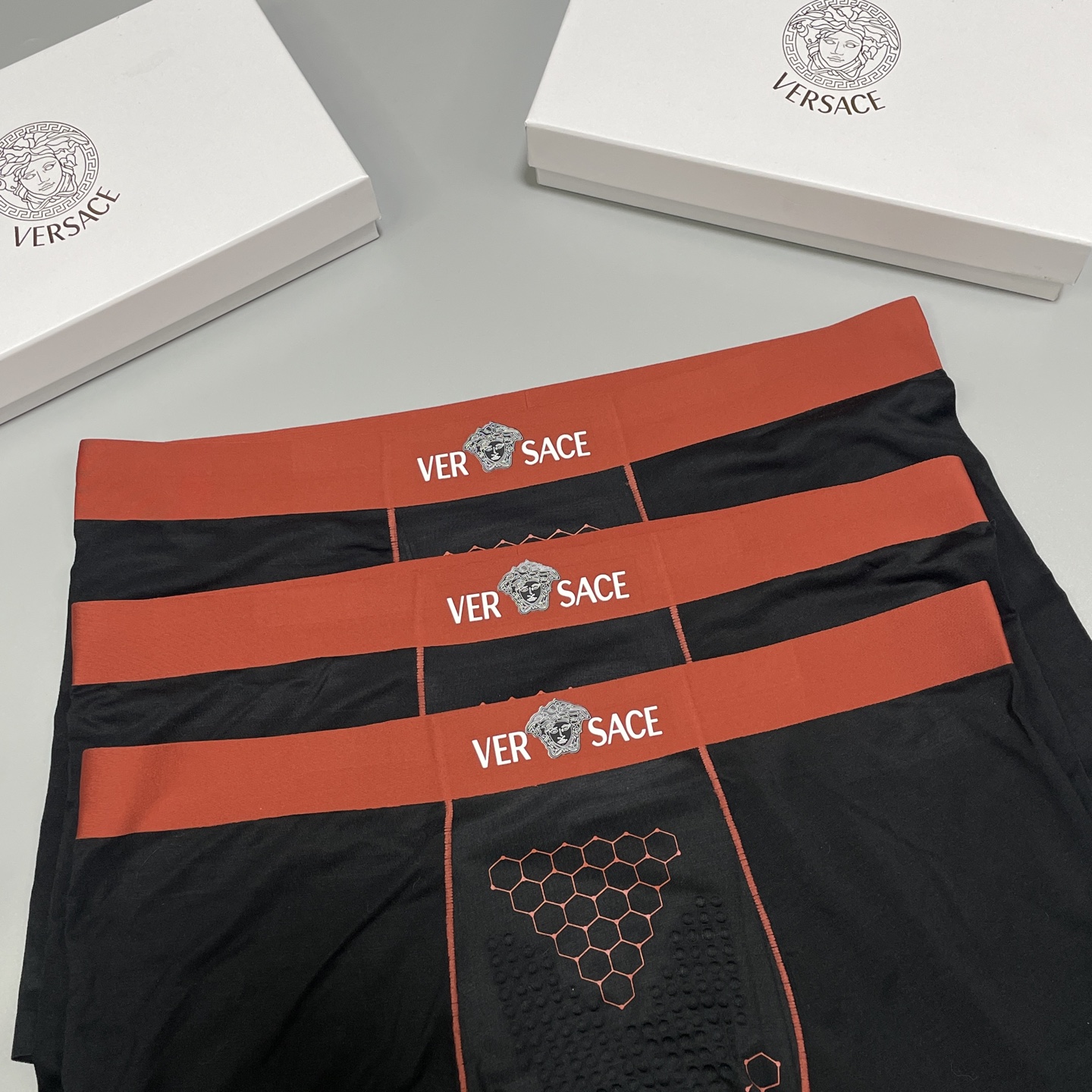 🔥🔥🔥新款 范思哲莫代尔面料爆款到货、专柜立体硅胶Logo订织面料和颜色绝对的原单品质，按摩裆无缝切割工