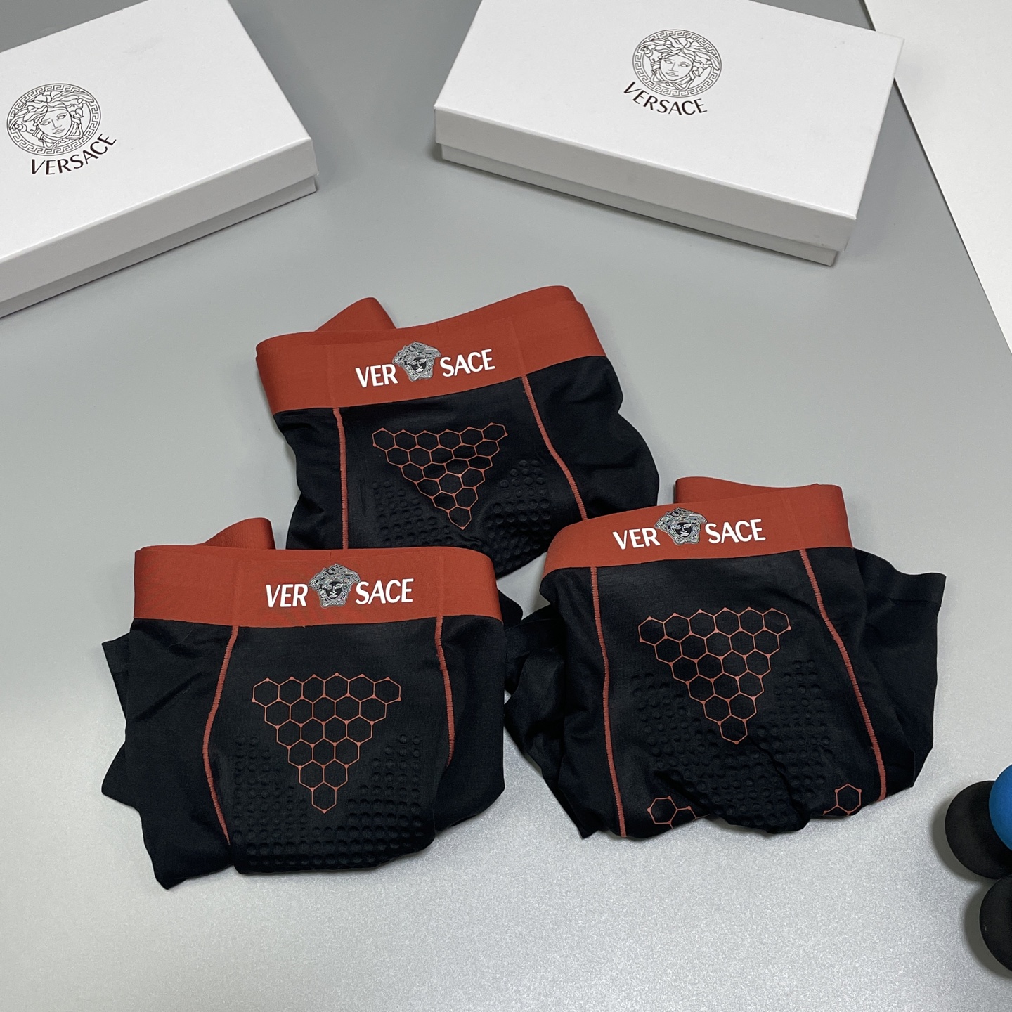 🔥🔥🔥新款 范思哲莫代尔面料爆款到货、专柜立体硅胶Logo订织面料和颜色绝对的原单品质，按摩裆无缝切割工