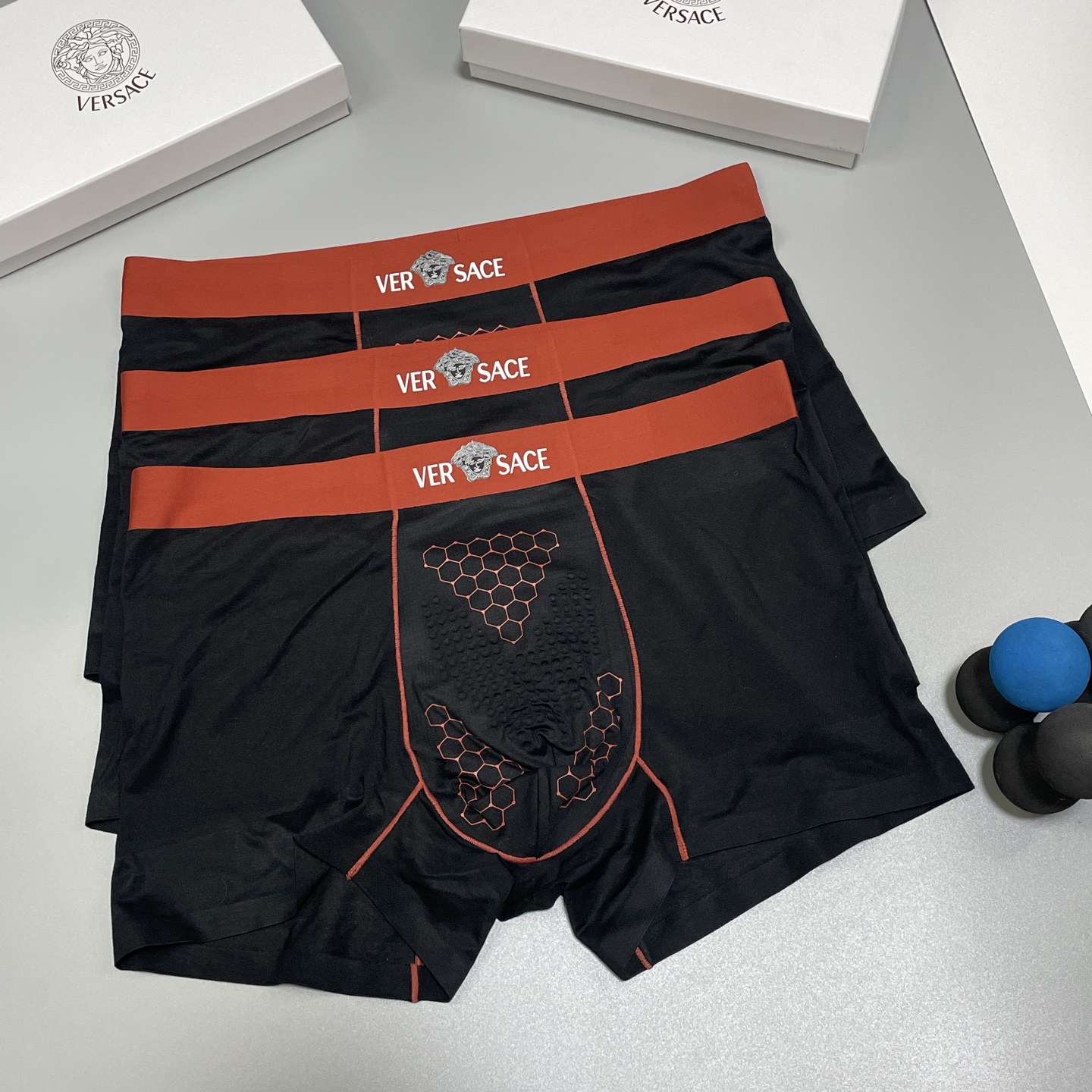 🔥🔥🔥新款 范思哲莫代尔面料爆款到货、专柜立体硅胶Logo订织面料和颜色绝对的原单品质，按摩裆无缝切割工