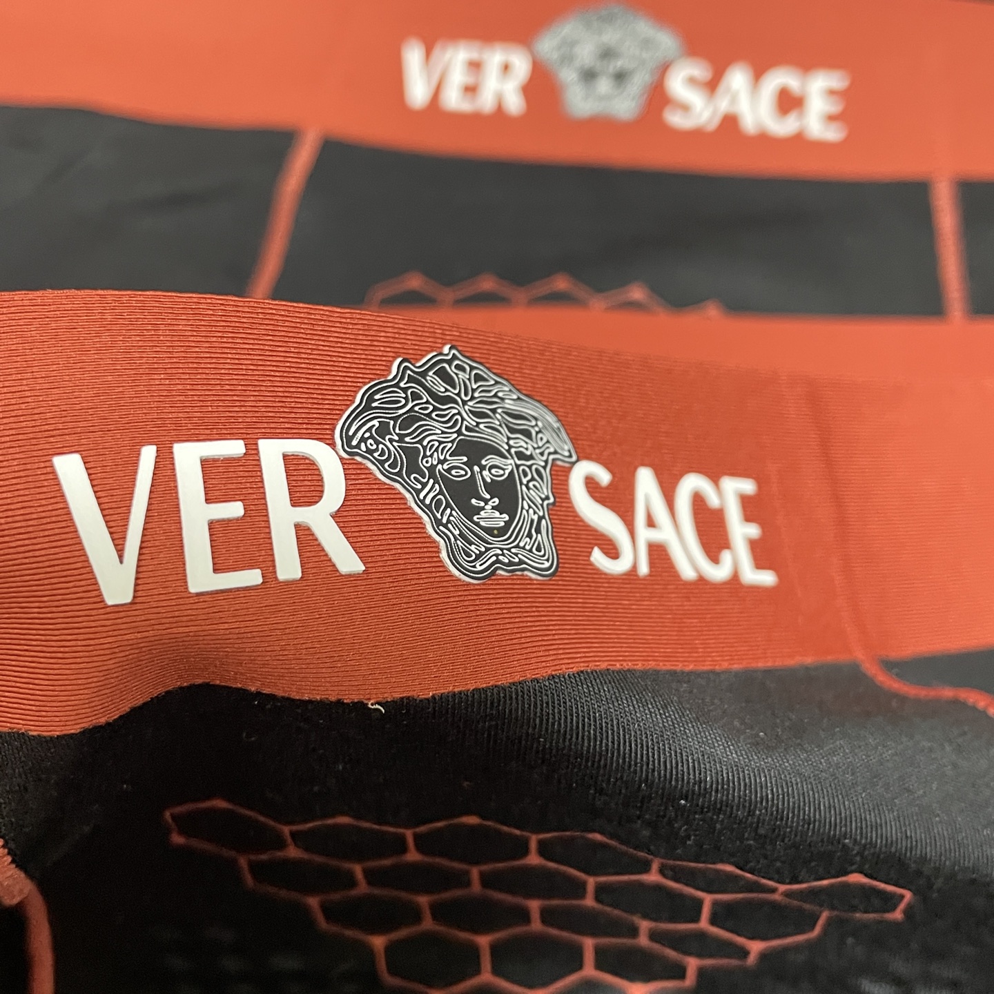 🔥🔥🔥新款 范思哲莫代尔面料爆款到货、专柜立体硅胶Logo订织面料和颜色绝对的原单品质，按摩裆无缝切割工