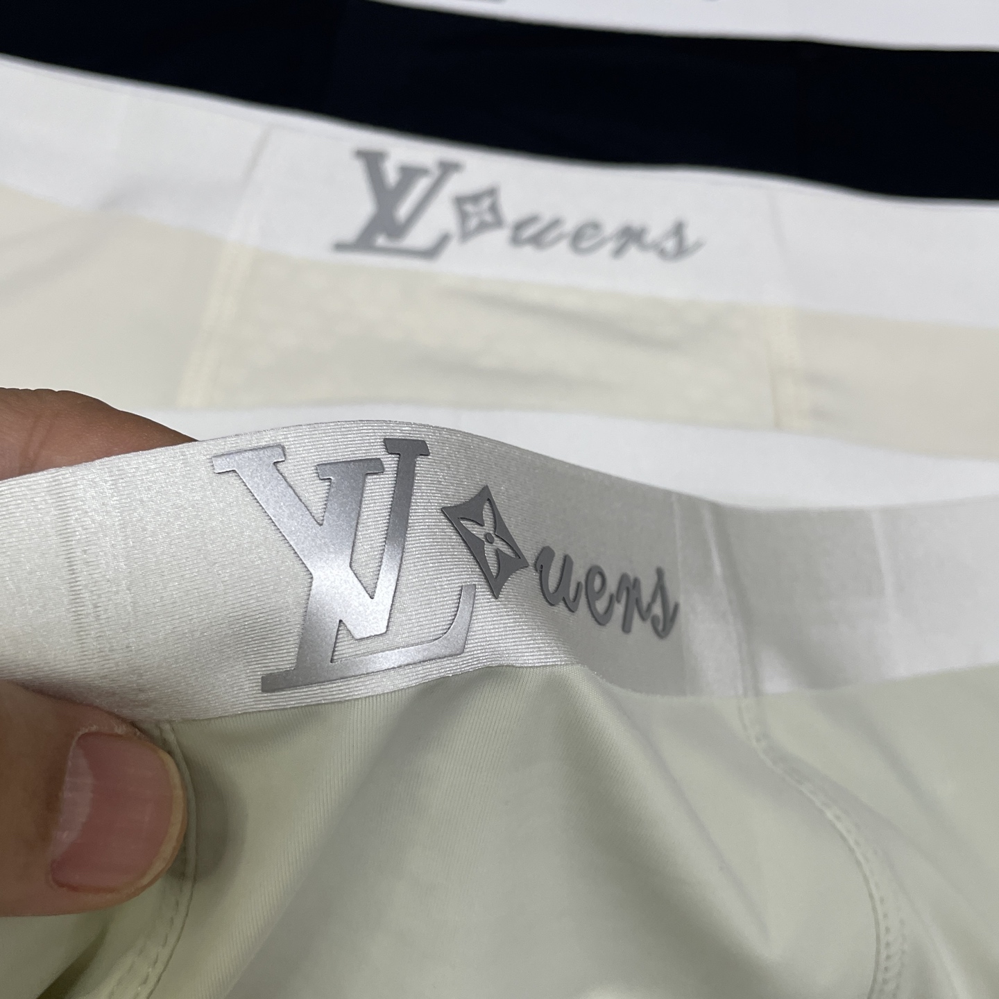 🔥🔥🌾2026✨✨💫☂️☔️LV路易威登原单品质！ 新品时尚男士冰丝内裤！采用立体硅胶lougo印花，外