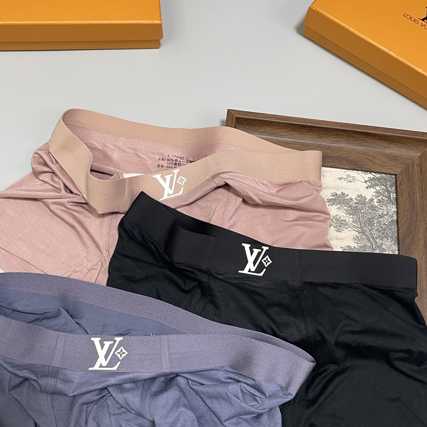 🔥🔥🌾2026新款🌈✨💦🎉🎊LV系列平角内裤~一盒三条 进口莫代尔无痕工艺，外贸正品订单，贴身之物不能迁
