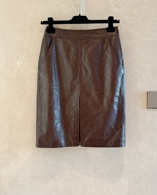 Elegant Lambskin Mini Skirt with Front Slit – Chic & Comfortable