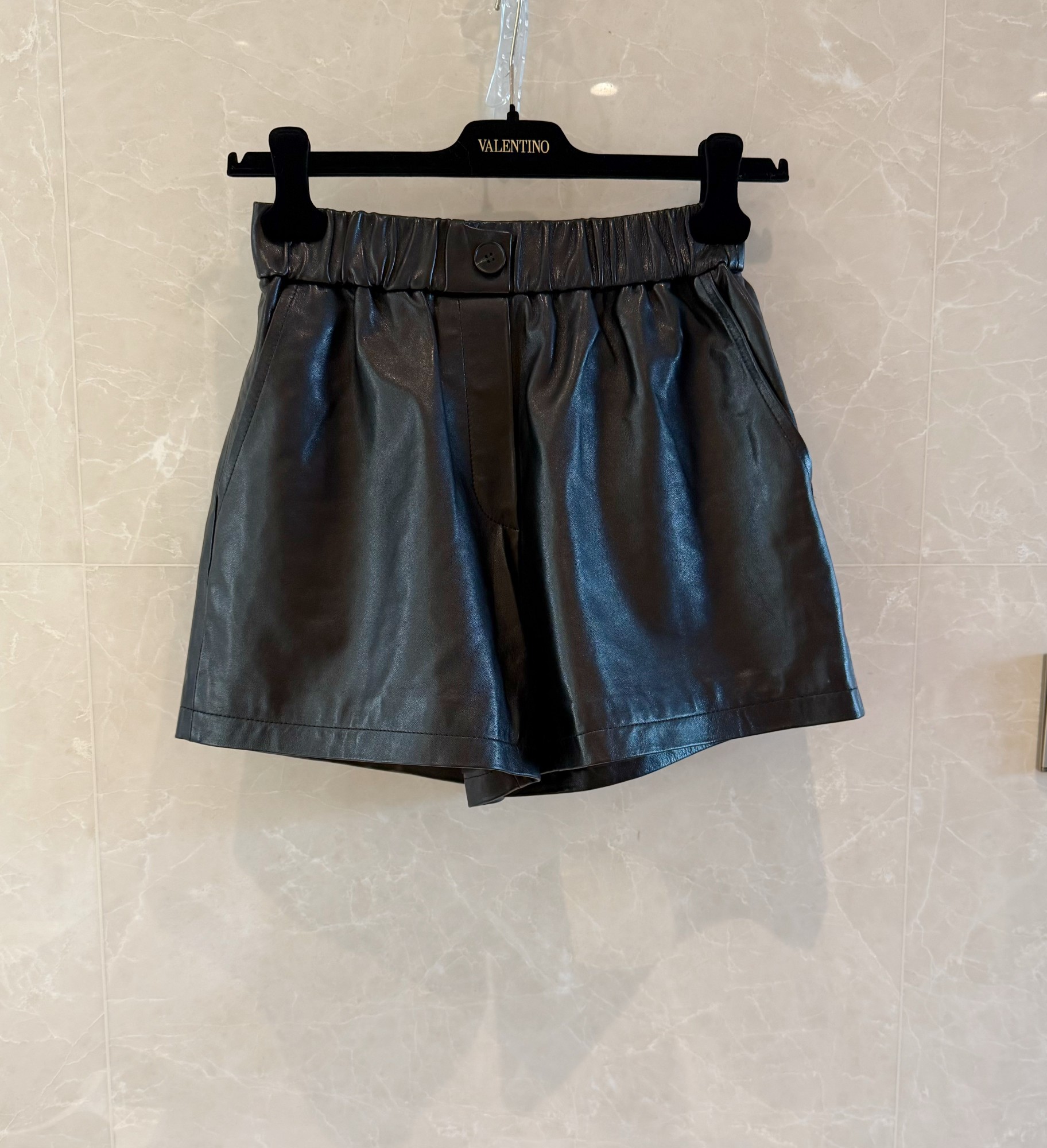 Lambskin Leather Shorts with Elastic Waistband - Chic & Comfortable 5 a1758960369474 1801