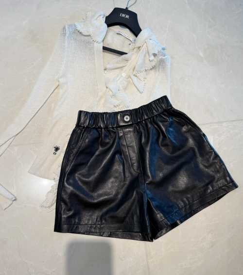 Lambskin Leather Shorts with Elastic Waistband – Chic & Comfortable