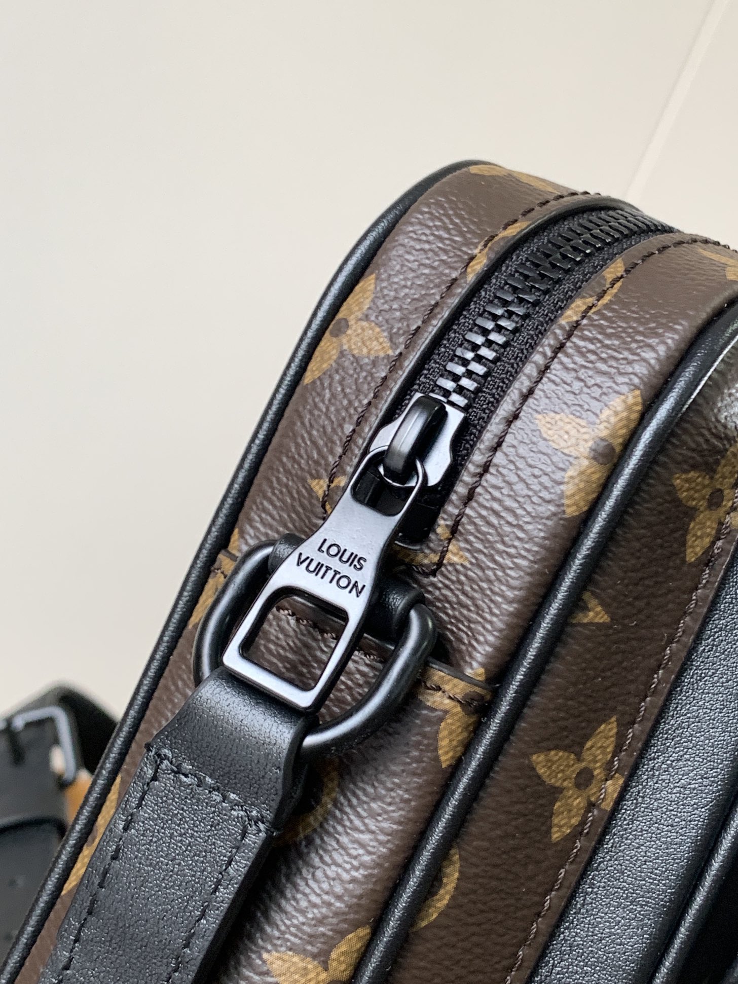 Louis Vuitton 变码芯片 独家 M69404 Christopher