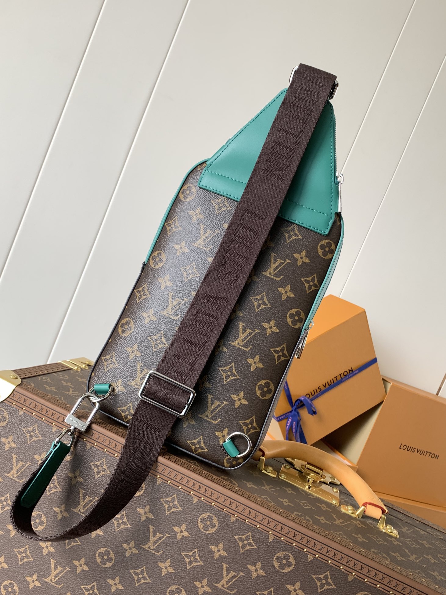  顶级原单 变码芯片 款号M12734老花绿 本款 Avenue 单肩包取材 Damier Graphi