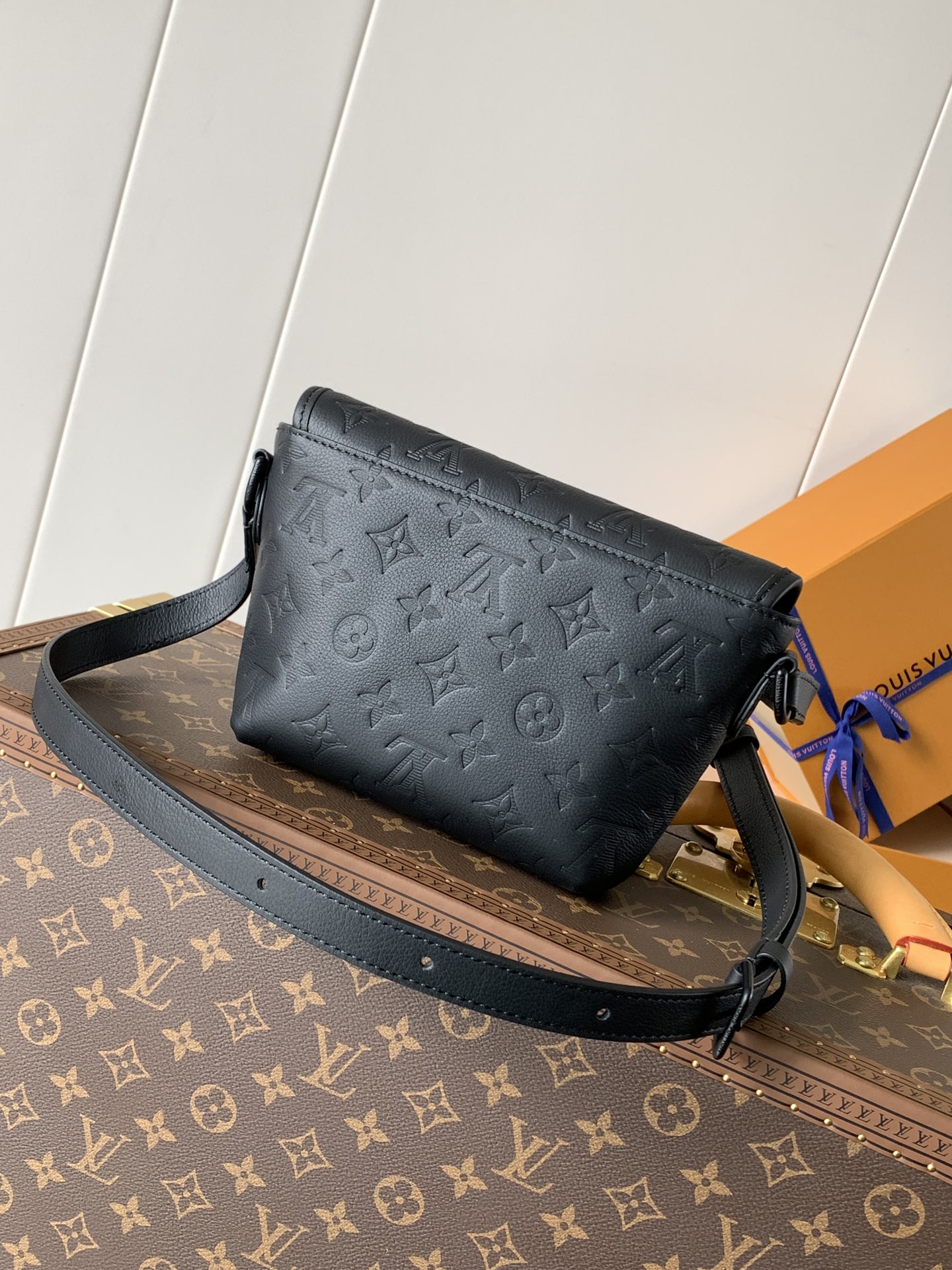 Louis Vuitton Pulse Mini Black Monogram Shadow Leather Crossbody Bag 4 i1731738327 9478 4