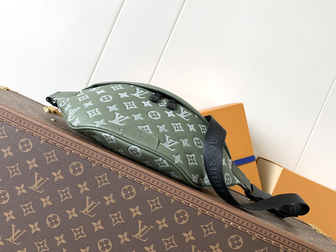 Louis Vuitton Discovery Bumbag Monogram Shadow Leather Waist Belt Bag 4 i1742282617 2611 6