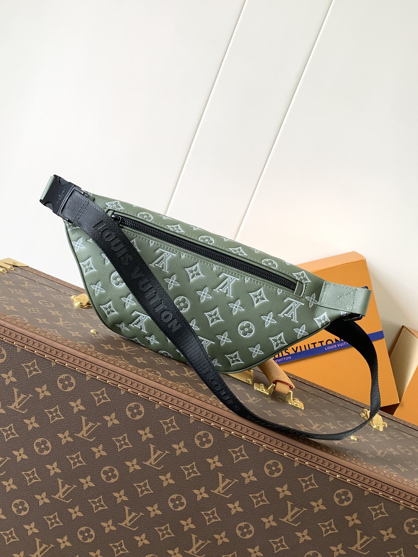Louis Vuitton Discovery Bumbag Monogram Shadow Leather Waist Belt Bag 3 i1742282617 3847 3