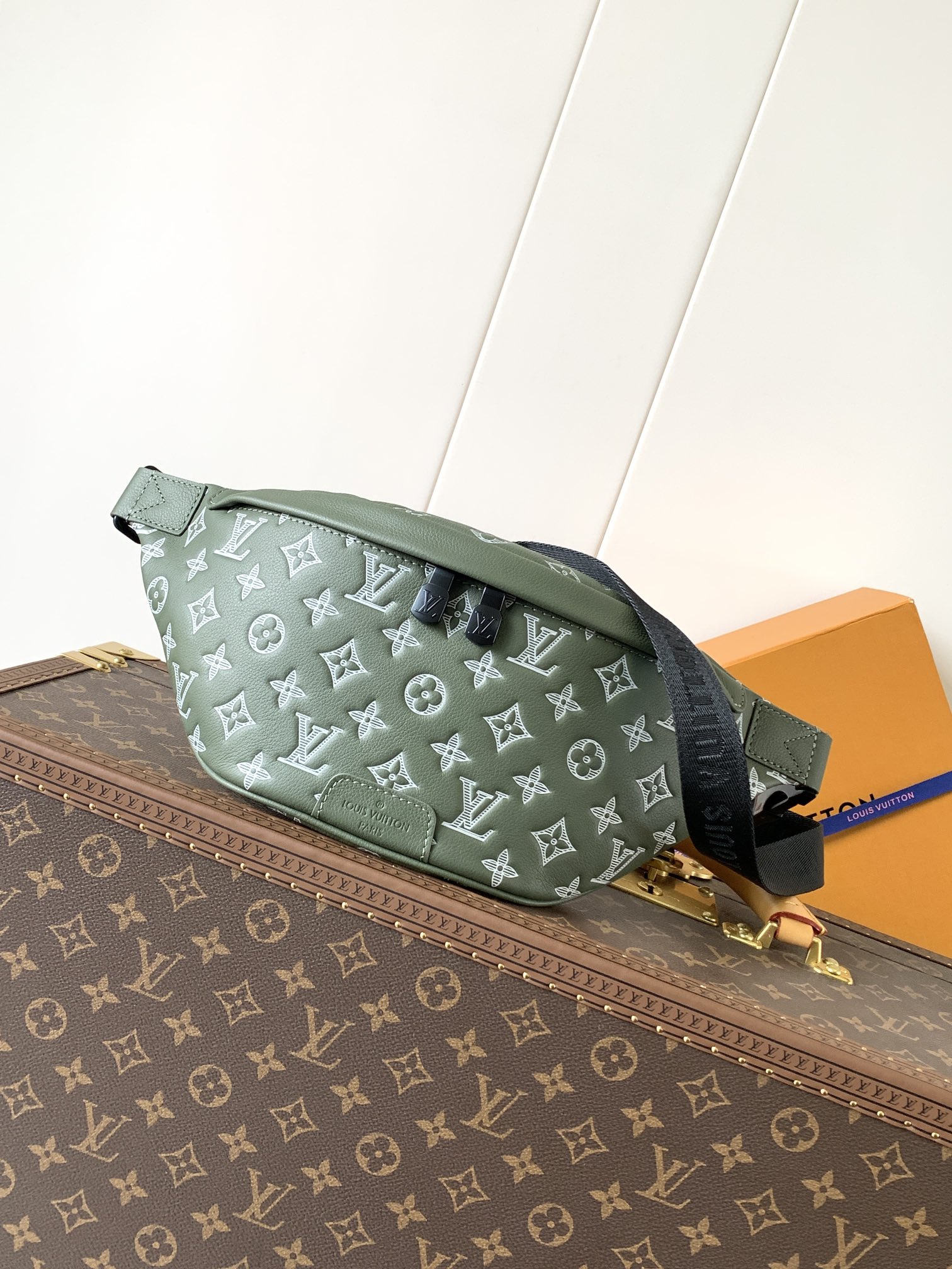 Louis Vuitton Discovery Bumbag Monogram Shadow Leather Waist Belt Bag 1 i1742282617 579 5